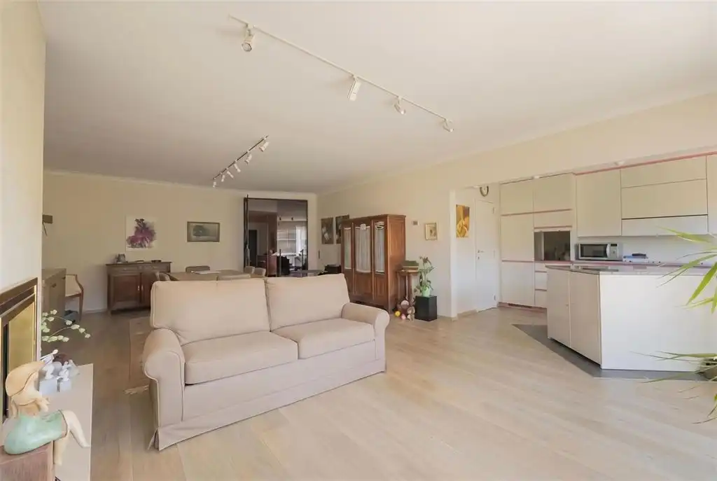 Ruim appartement boven het groen in Deurne-Zuid foto 3