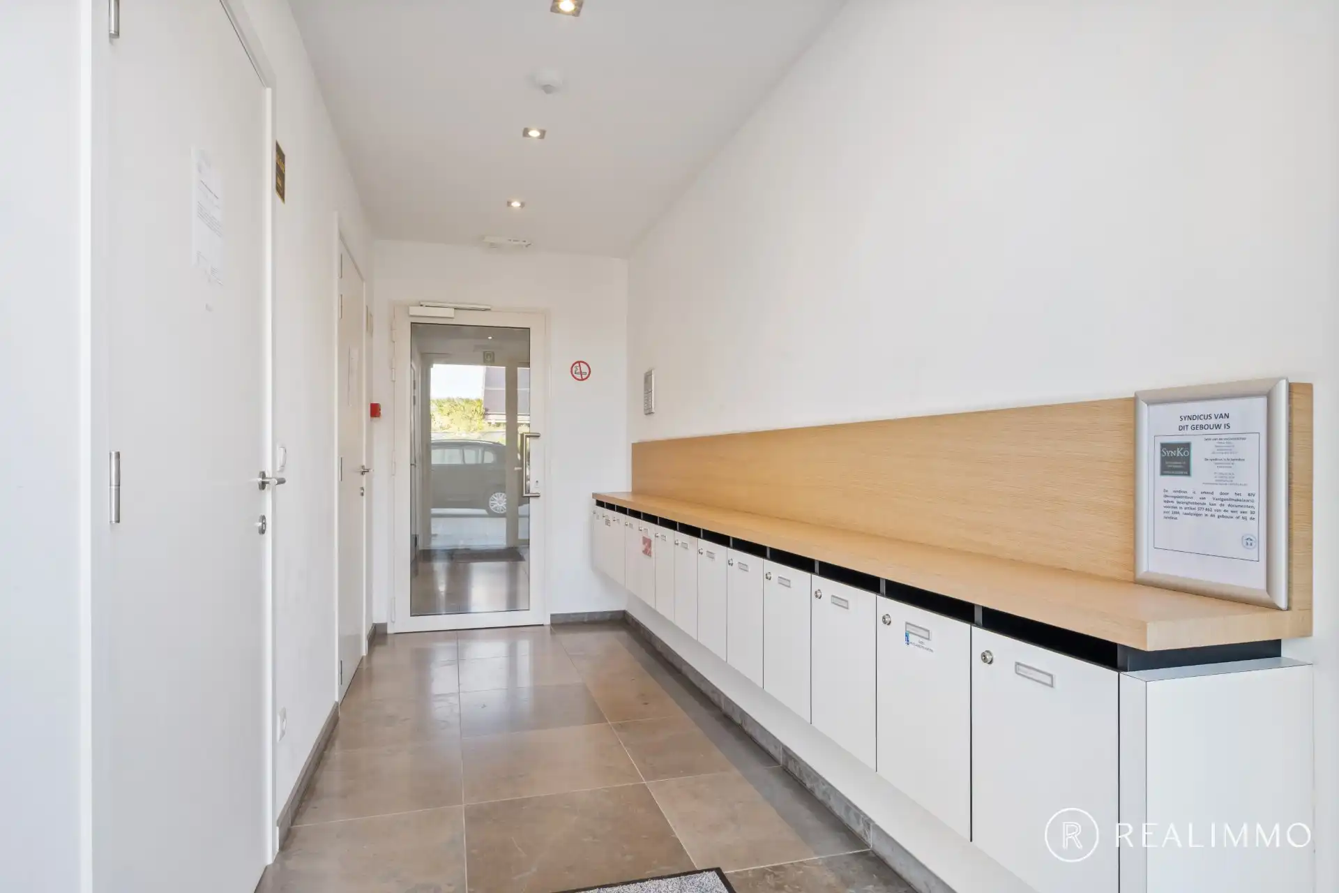 Recent appartement met 2 slaapkamers en garage foto 5