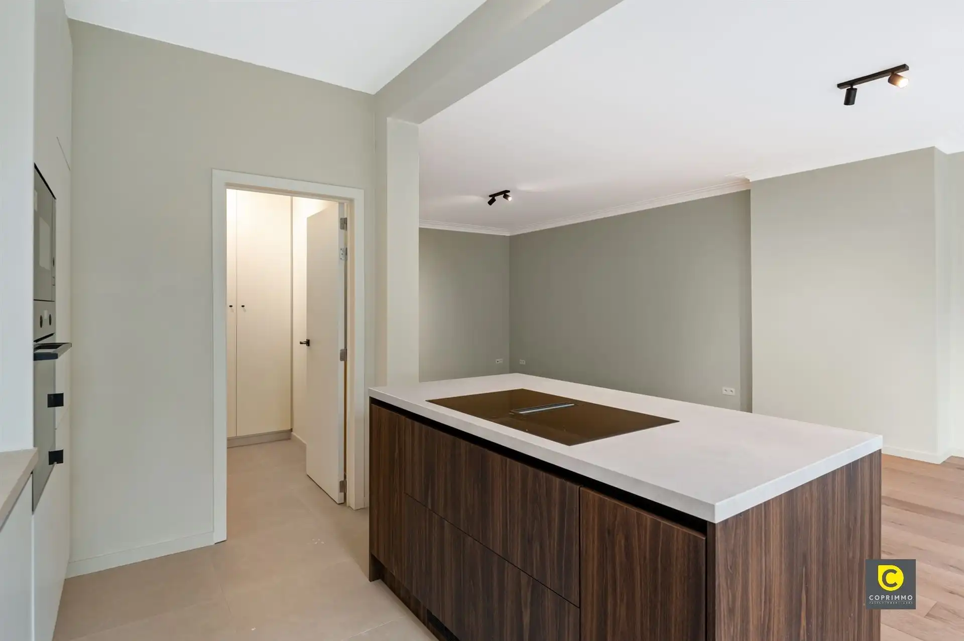 Hoogwaardig gerenoveerd 3 slpk app met P foto 5