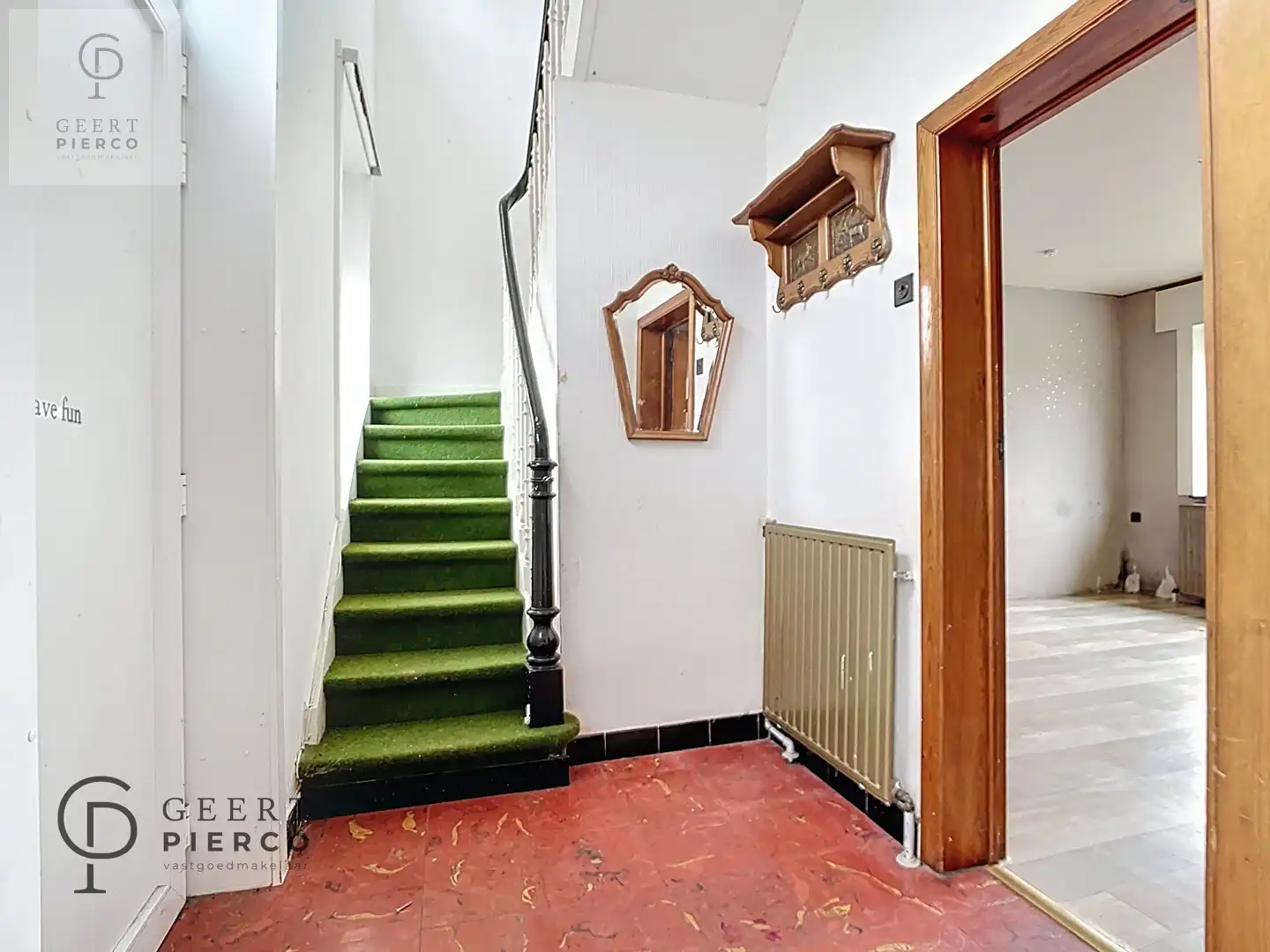 Authentiek stationspand in het landelijk Velm. foto 3