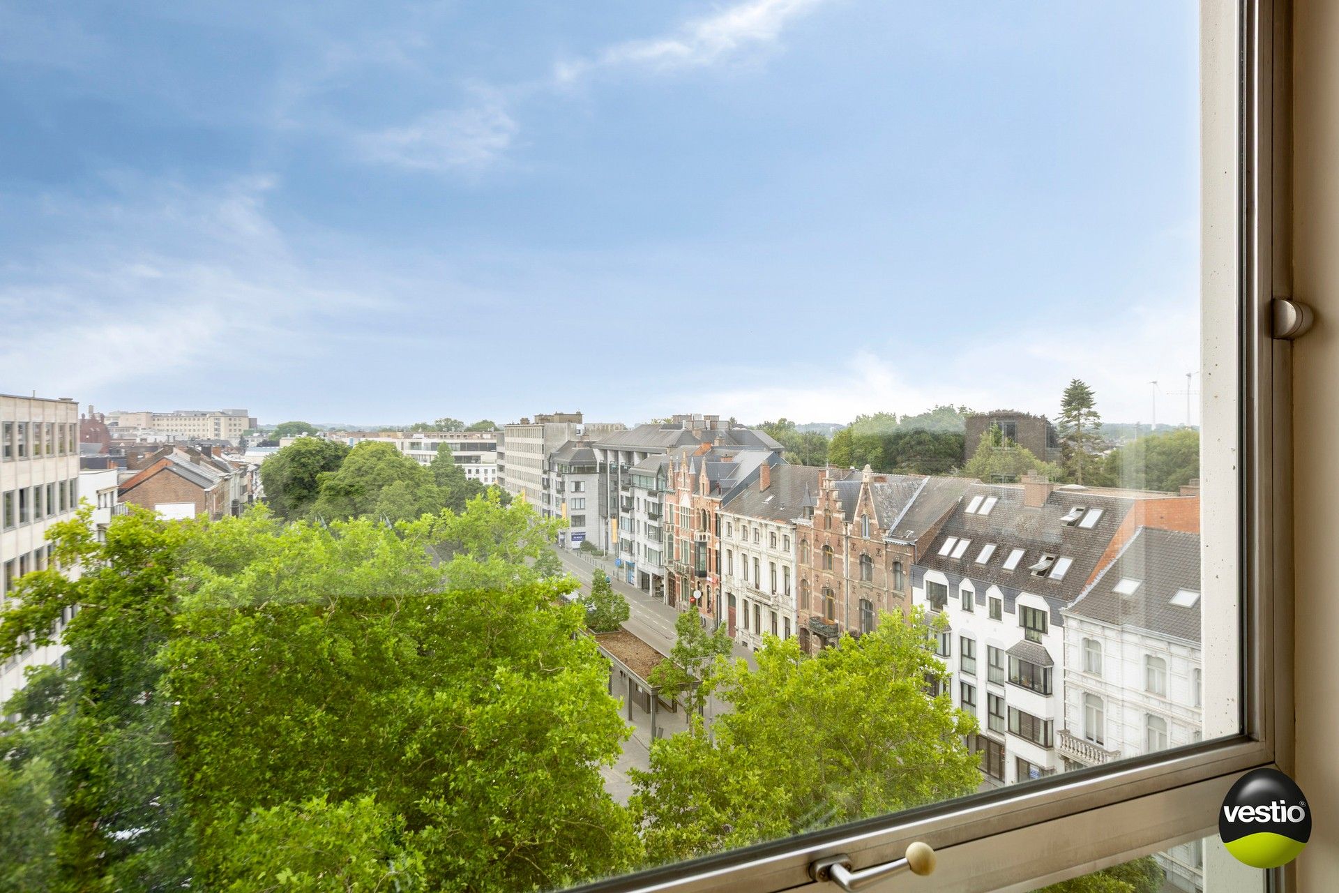 Klassevol, lichtrijk 3 slaapkamer appartement van 145 m² op het Leopoldplein. foto 6