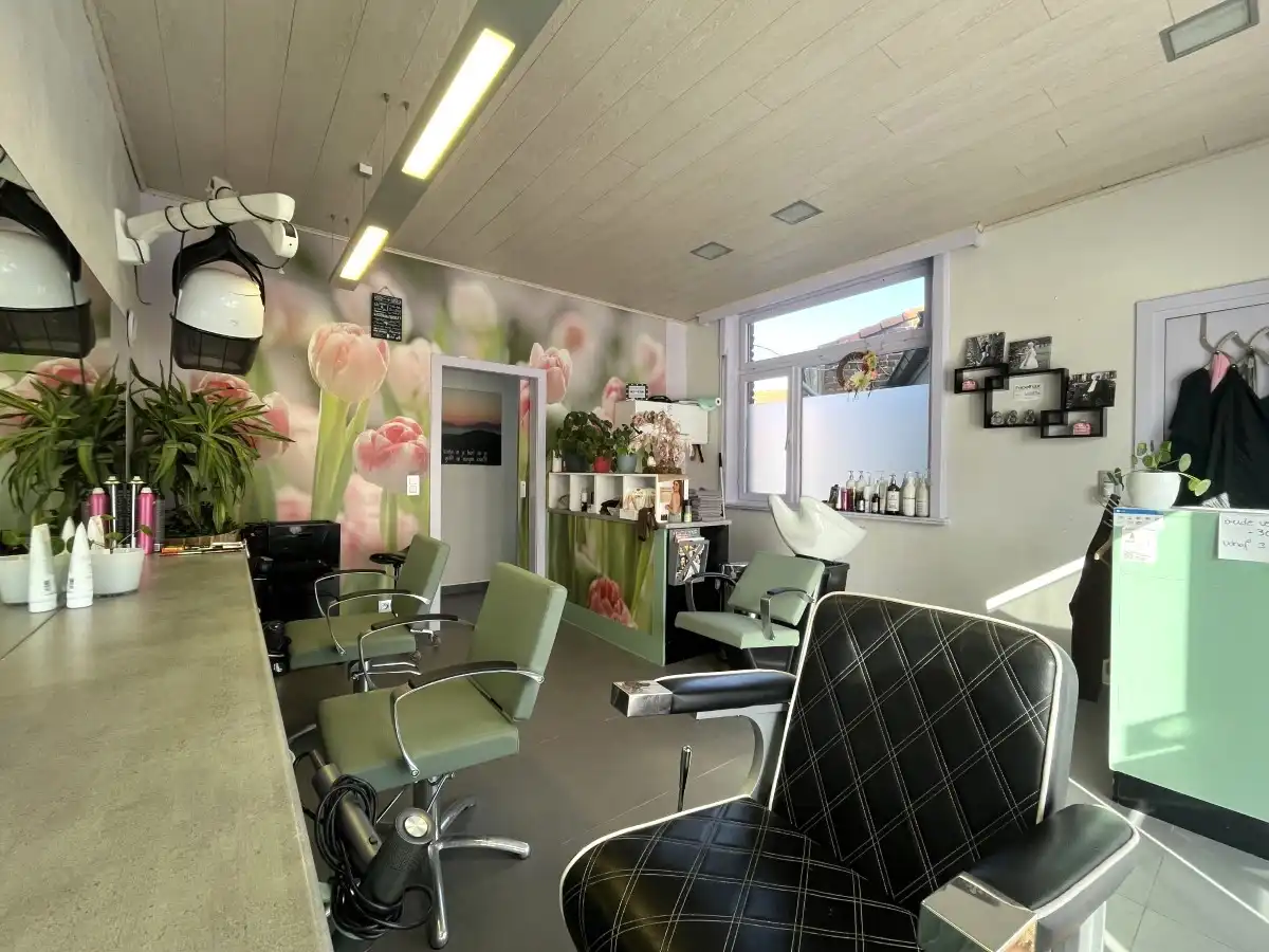 Passendale – Ruime hoekwoning met tuin, poolhouse en praktijkruimte foto 18