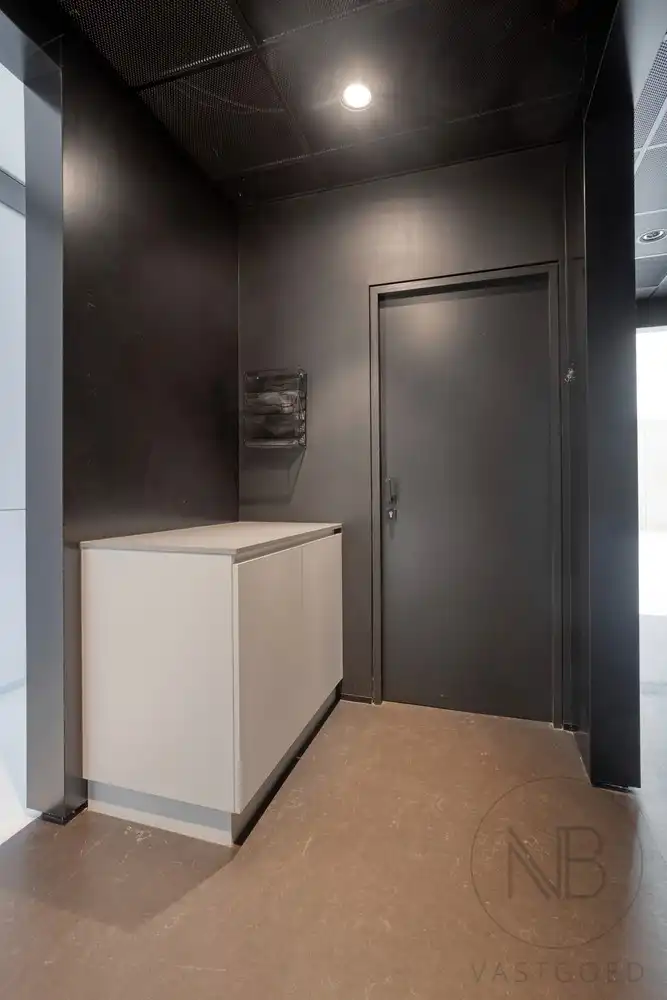Instapklaar bedrijfsruimte van ca. 420 m² in het Botta-gebouw foto 17