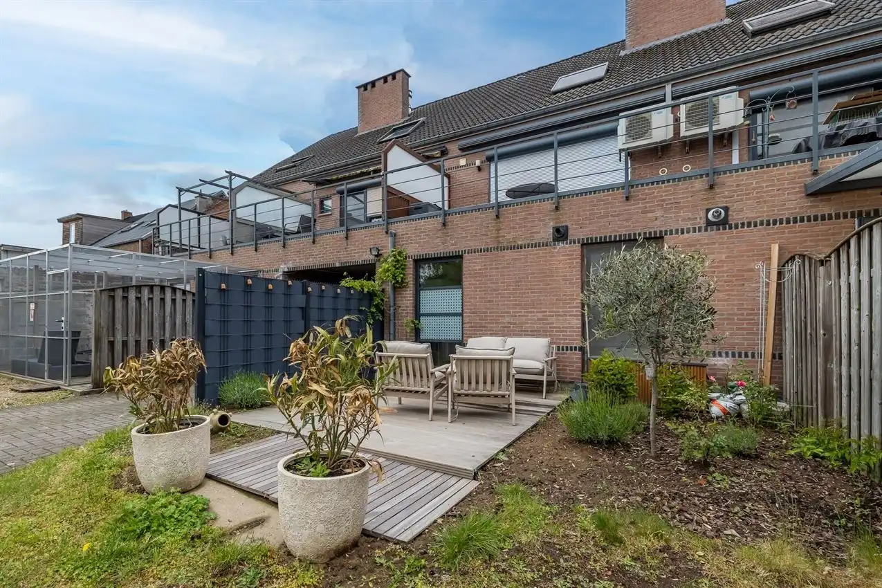 Gelijkvloers appartement met twee slaapkamers en autostaanplaats foto 2