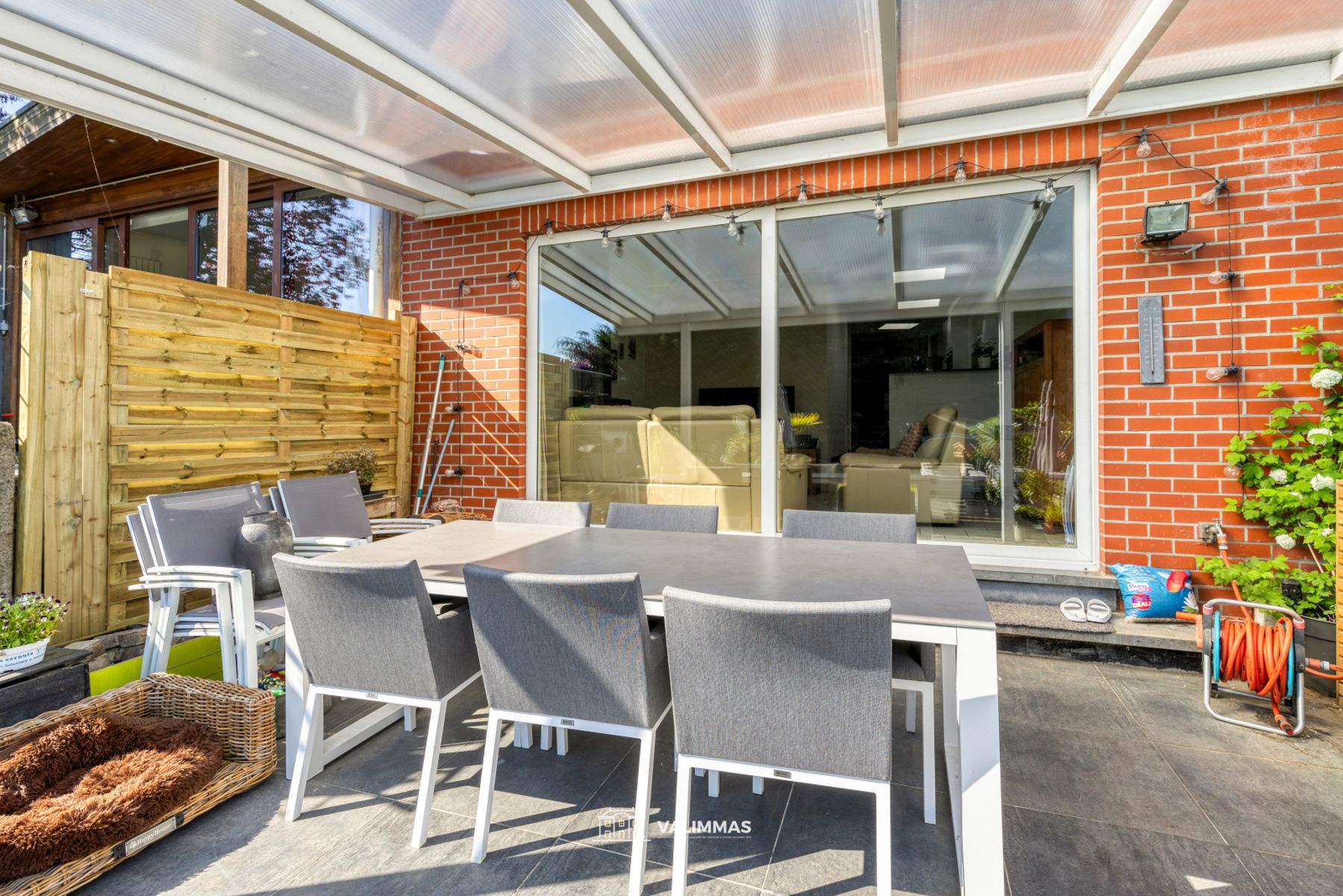 Een verzorgde, instapklare rijwoning met garage & mooie tuin foto 12