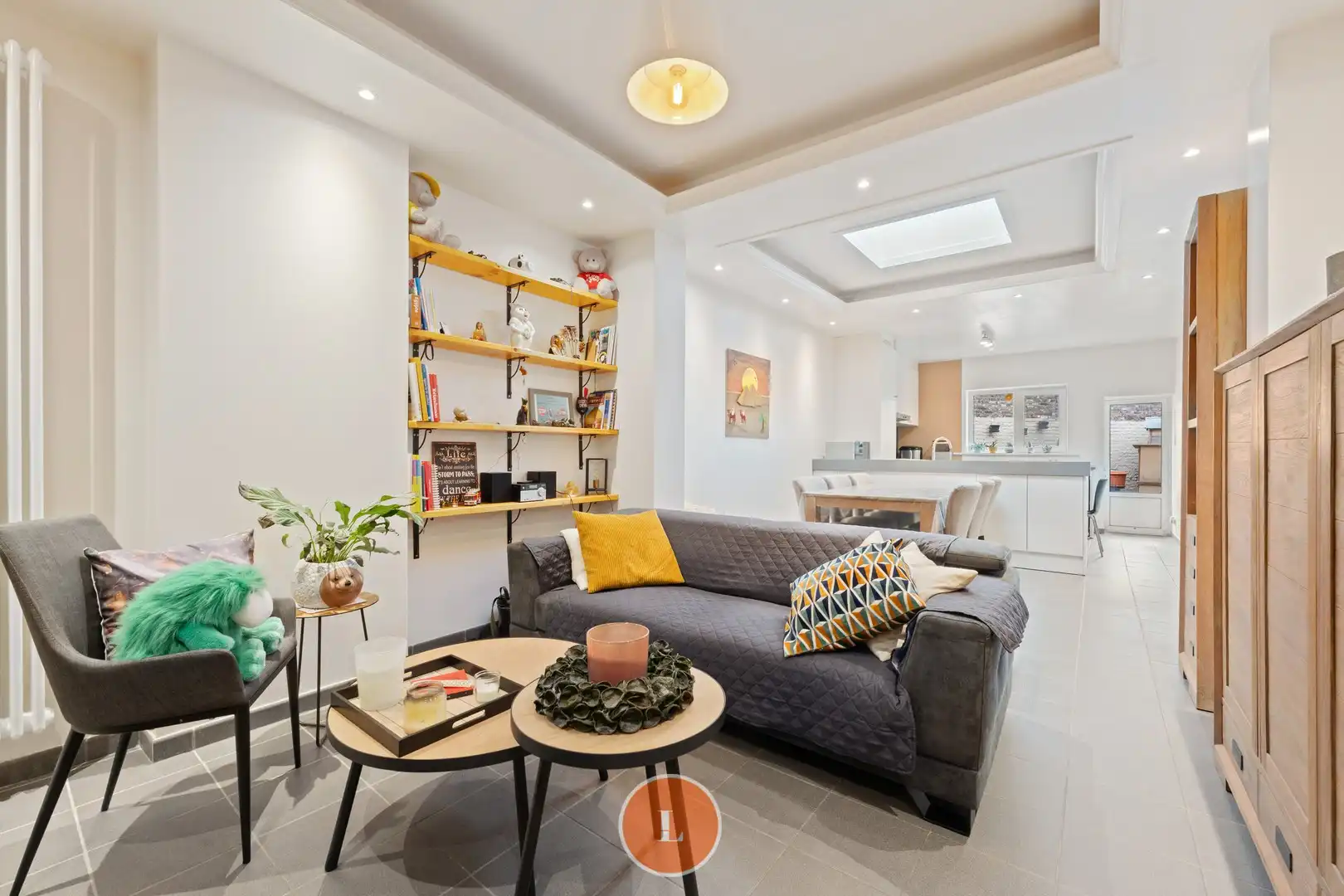 Instapklare woning met 4 kamers en gezellige koer foto {{pictureIndex}}