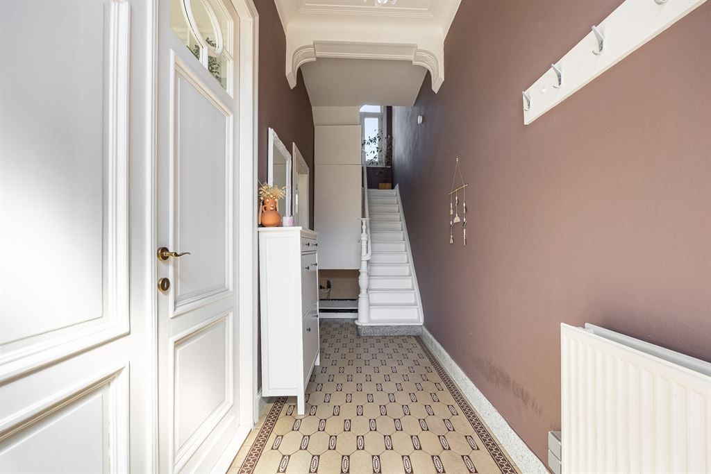 Authentieke woning met 4 slpk en grote tuin foto 10