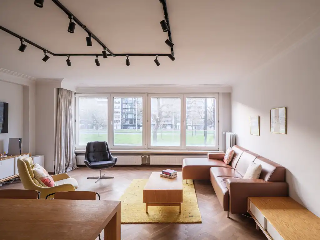 Instapklaar en lichtrijk 3-slpk appartement met ruim terras aan de achterzijde foto {{pictureIndex}}