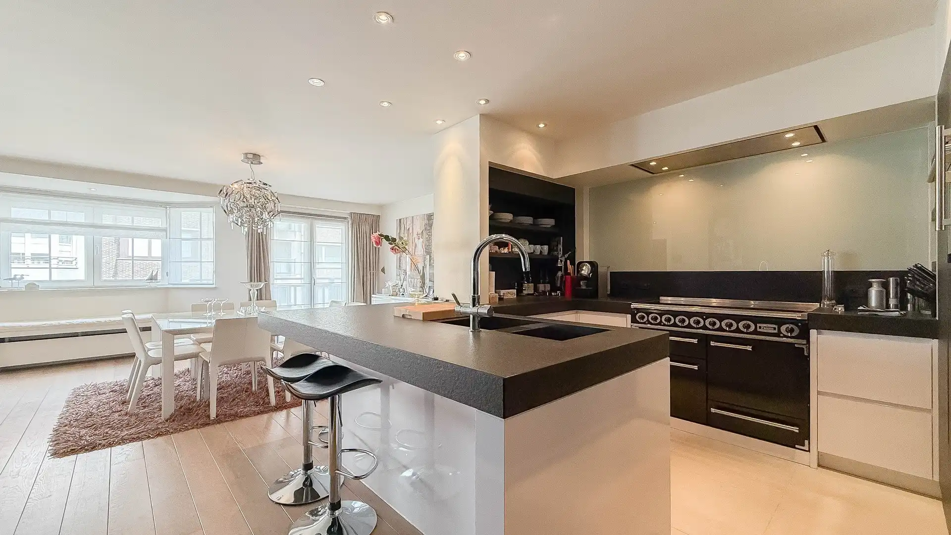 Ruim appartement van 163m² met 11 m² façade in de Dumortierlaan. foto 12