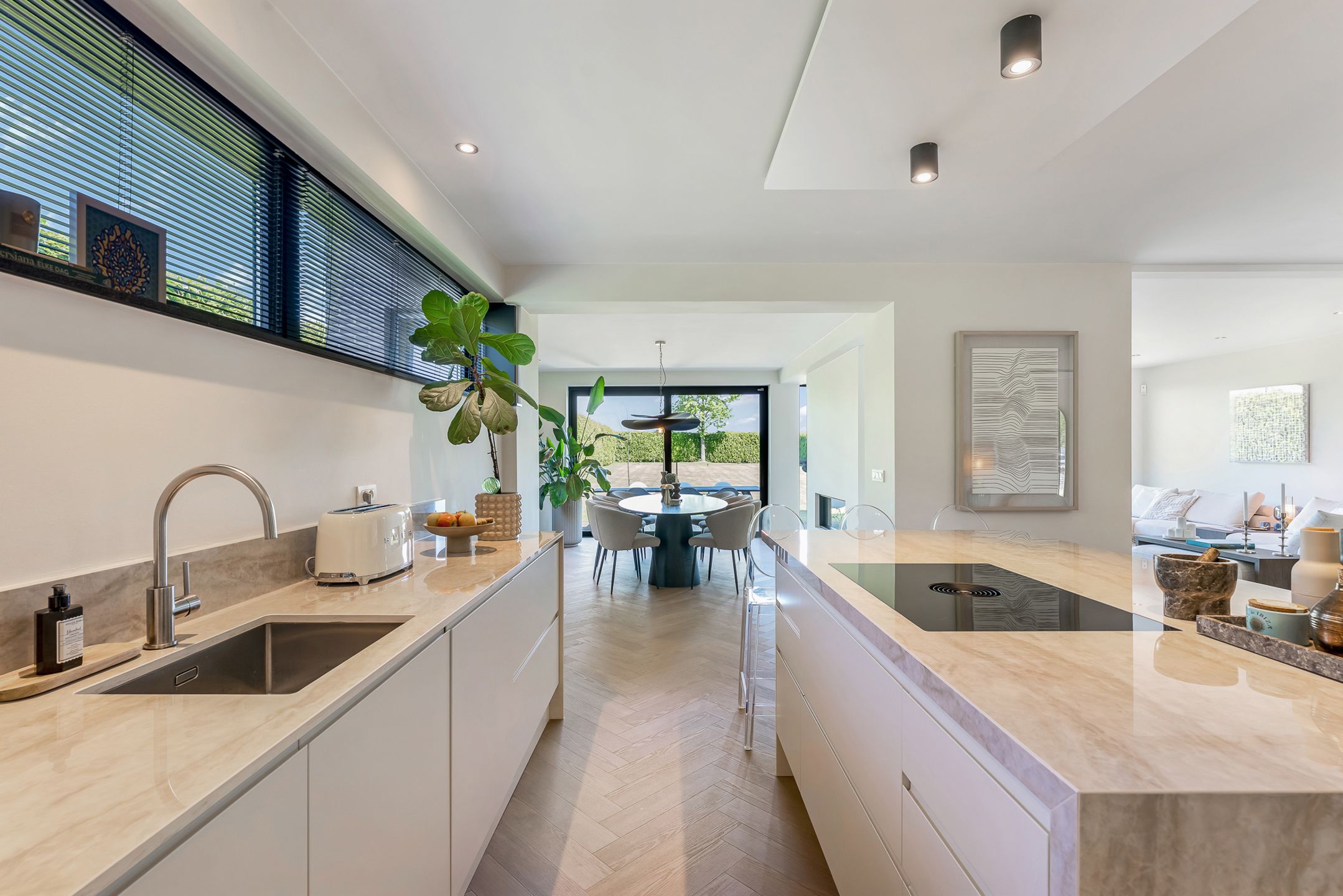 Moderne villa op royaal perceel van 11a19ca foto 14