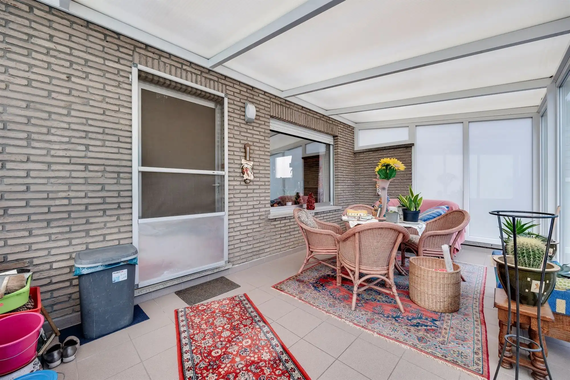 Ruime open bebouwing met 3 slaapkamers en veel potentieel foto 9