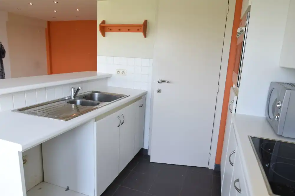 Appartement met twee slaapkamers een grote gesloten garagebox. In een rustige buurt doch niet zo ver van het centrum van Blankenberge. In een gebouw met lift. foto 6