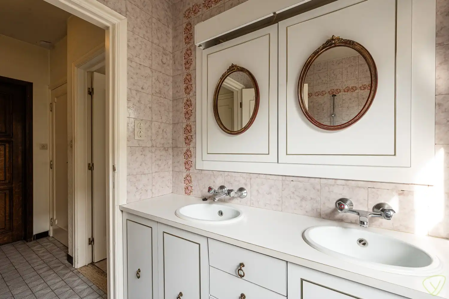 Vrijstaande villa op een uitzonderlijk groot perceel met bosgrond in Lembeke foto 12