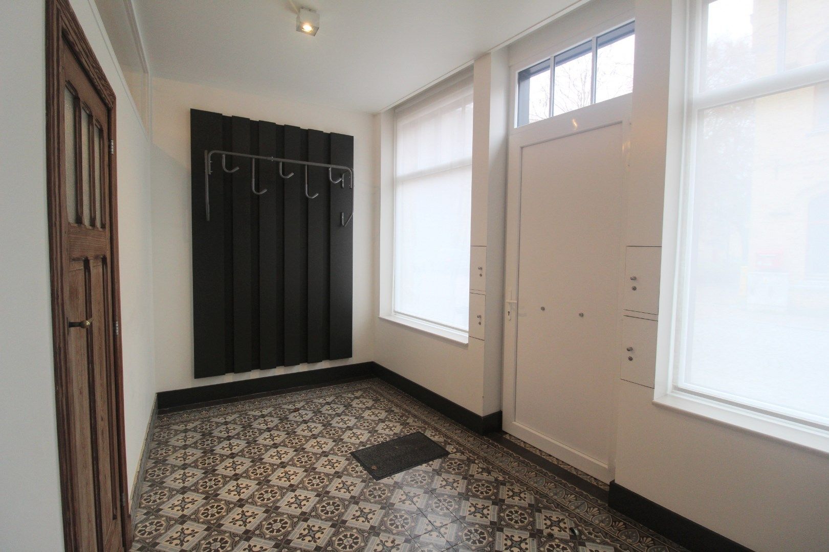 GELIJKVLOERS 1-SLAAPKAMER APPARTEMENT MET TERRAS IN CENTRUM IEPER foto 13