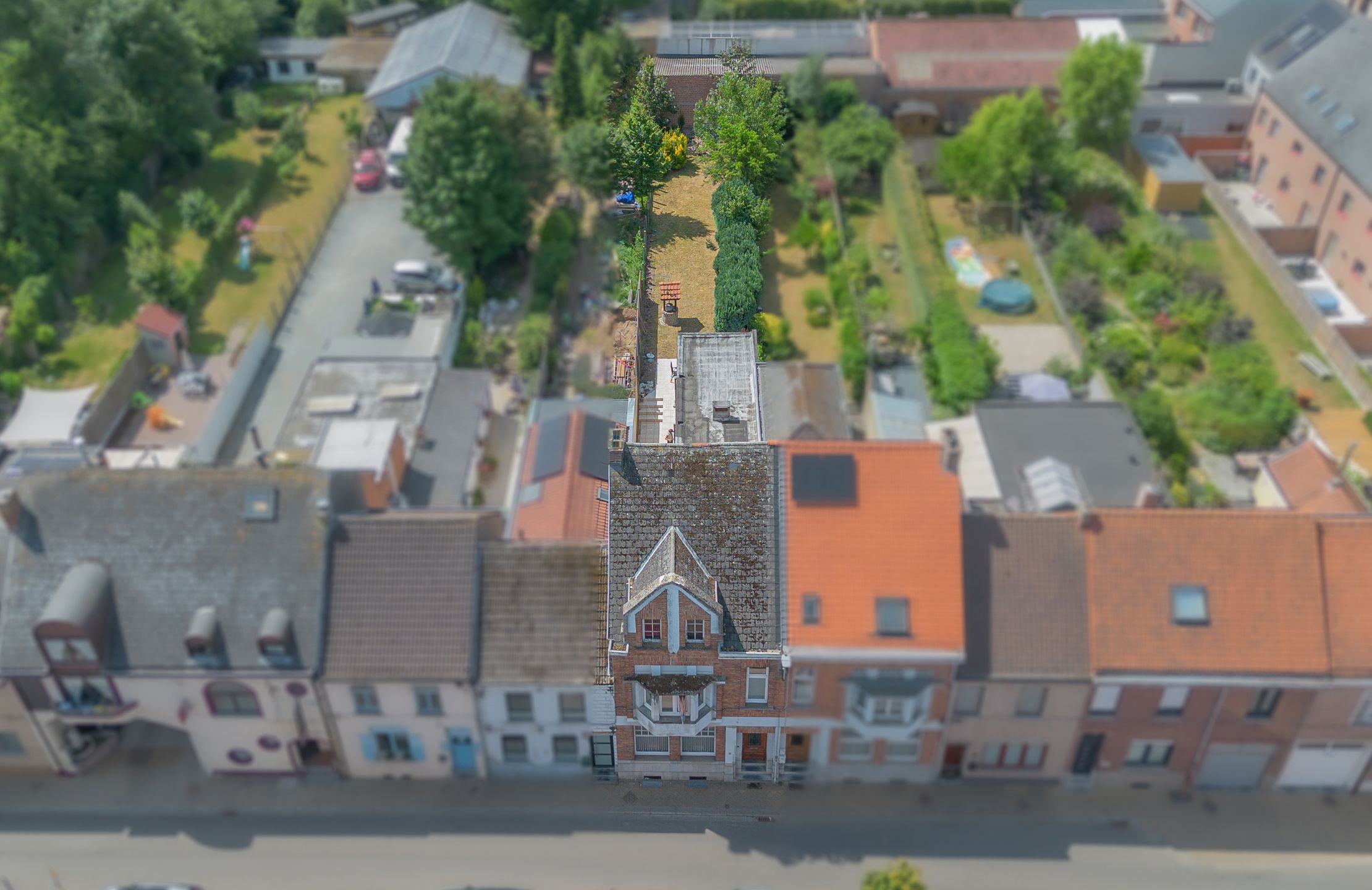 LEDE - Te renoveren woning met 5 kamers en tuin in centrum foto 2