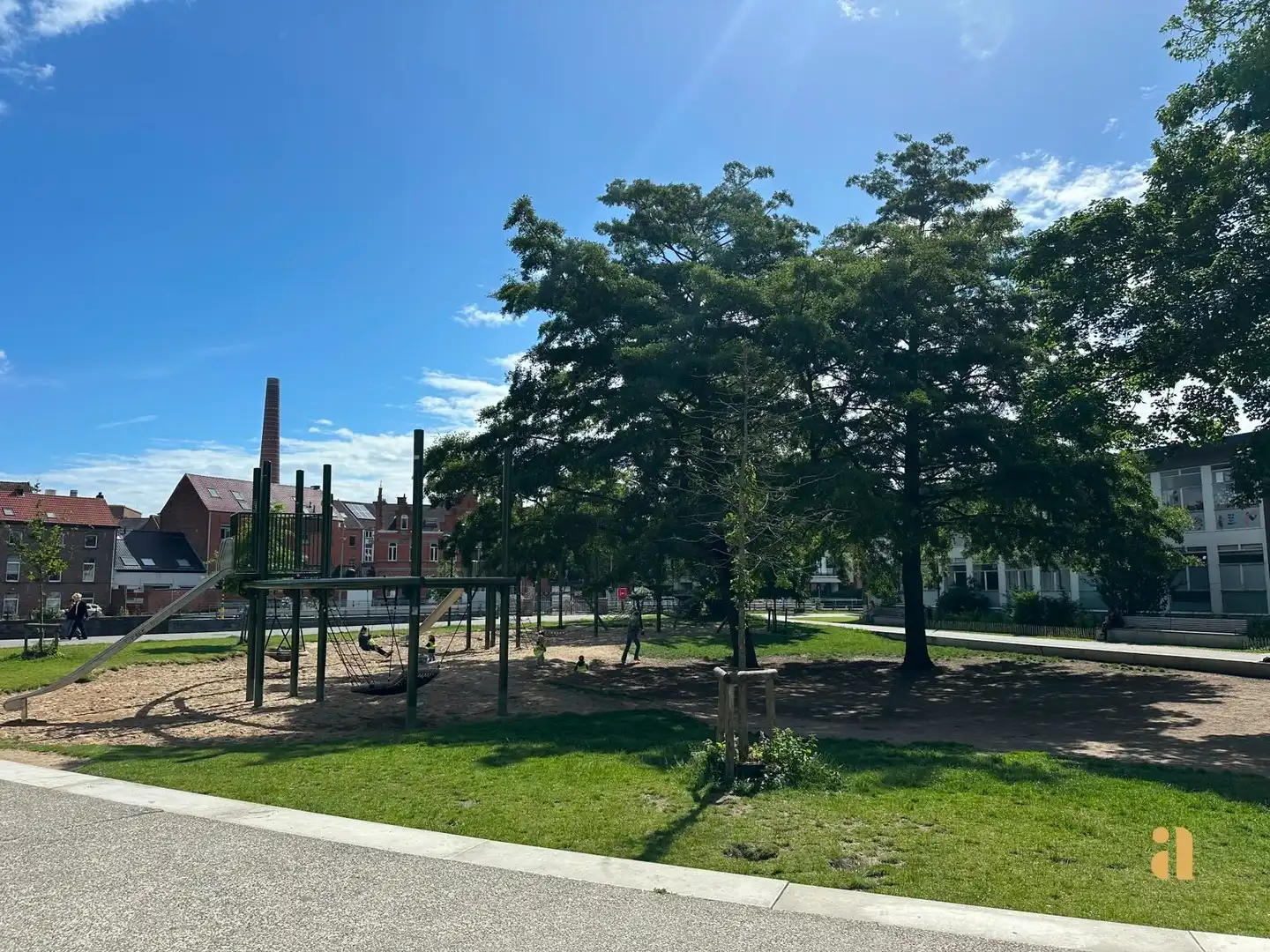 Vernieuwde gemeubelde studio foto 17