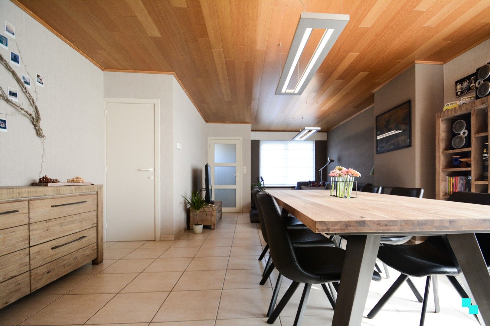 Instapklare woning met magazijn te Emelgem foto 12