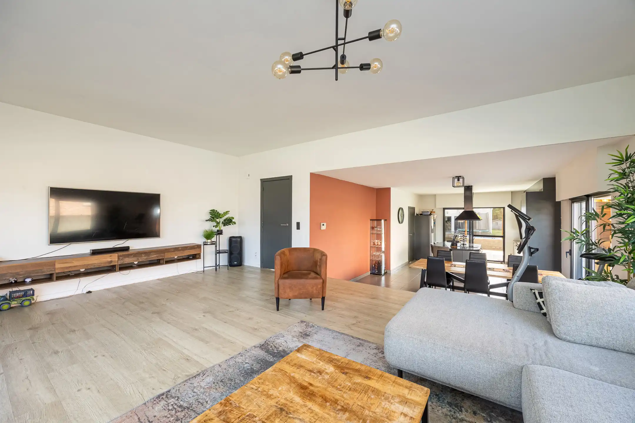 Instapklare woning met 4 slpk en ruim bijgebouw te Mol foto 5