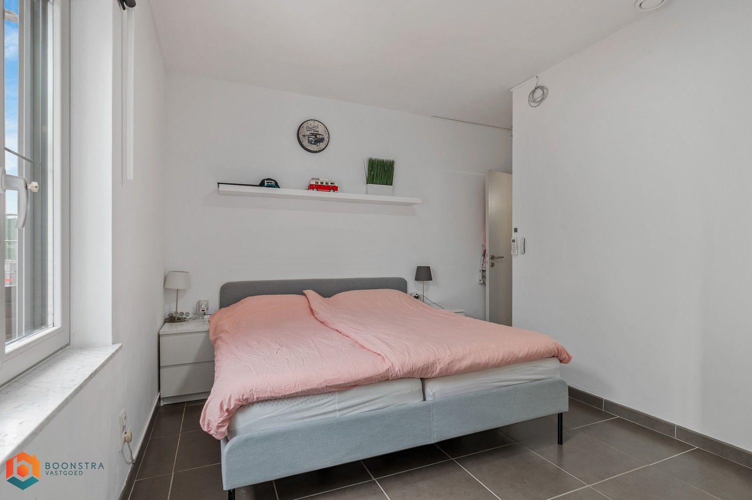 Gelijkvloerse woning met 3 slpkrs, ruime tuin en zwembad foto 14