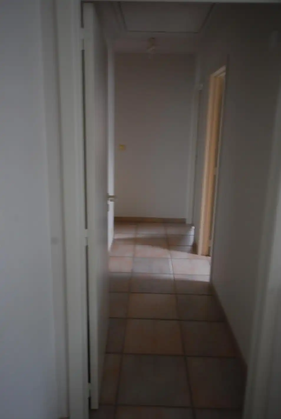 RUIM APPARTEMENT MET ONDERGRONDSE AUTOSTAANPLAATS foto 7