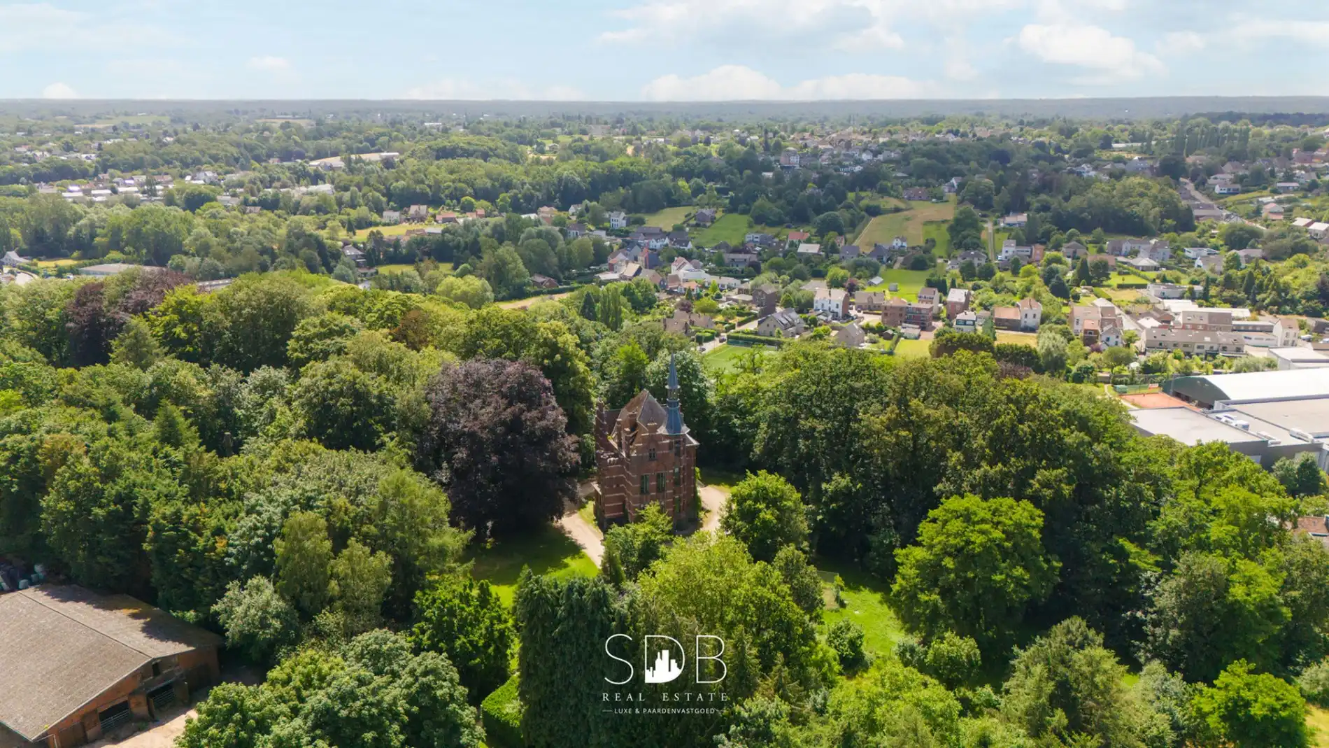 Prachtig kasteel met omringend park, weilanden en stalgebouw op circa 5hectare foto 40