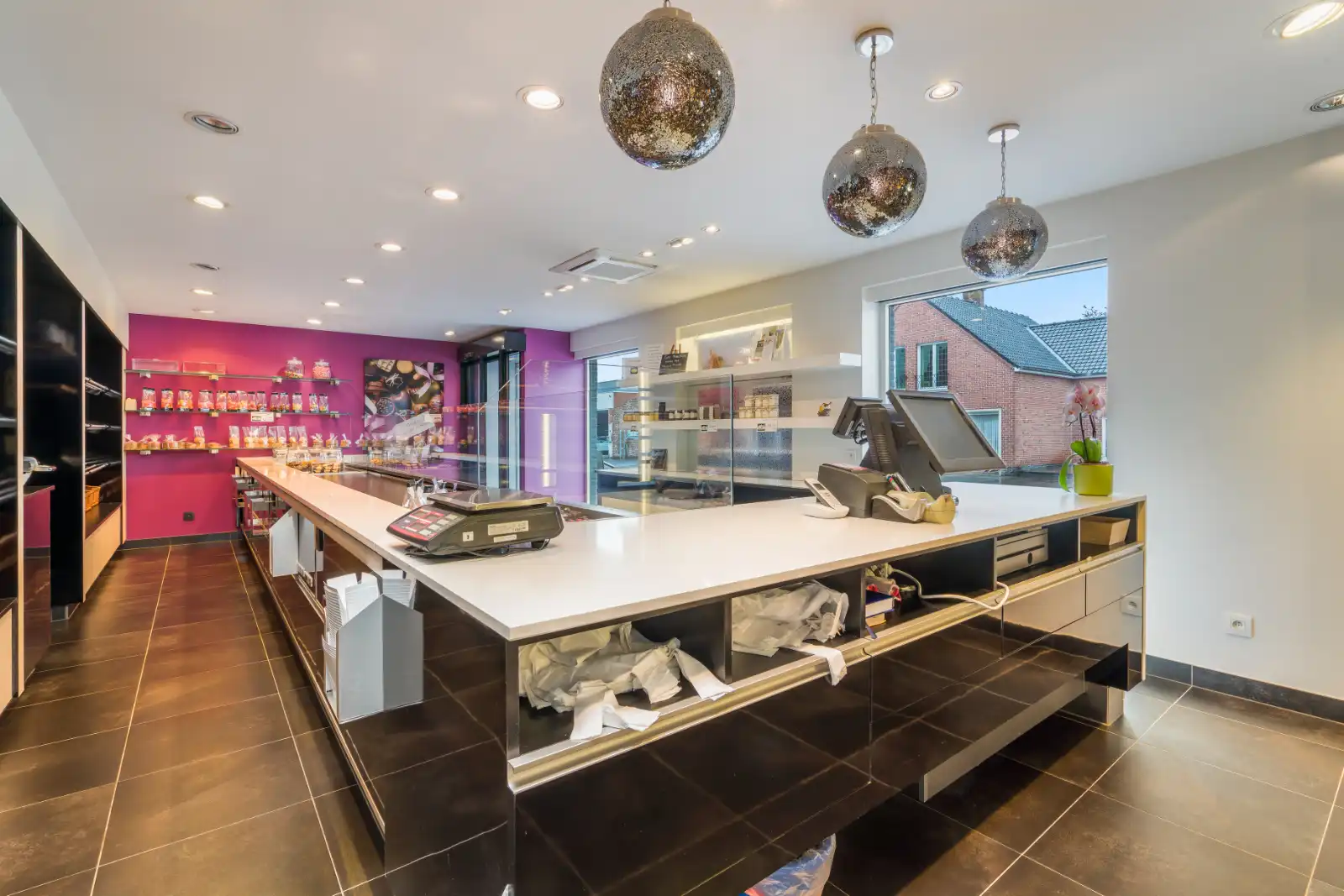 Ruime woning (4slpks) met winkel en atelier! foto {{pictureIndex}}