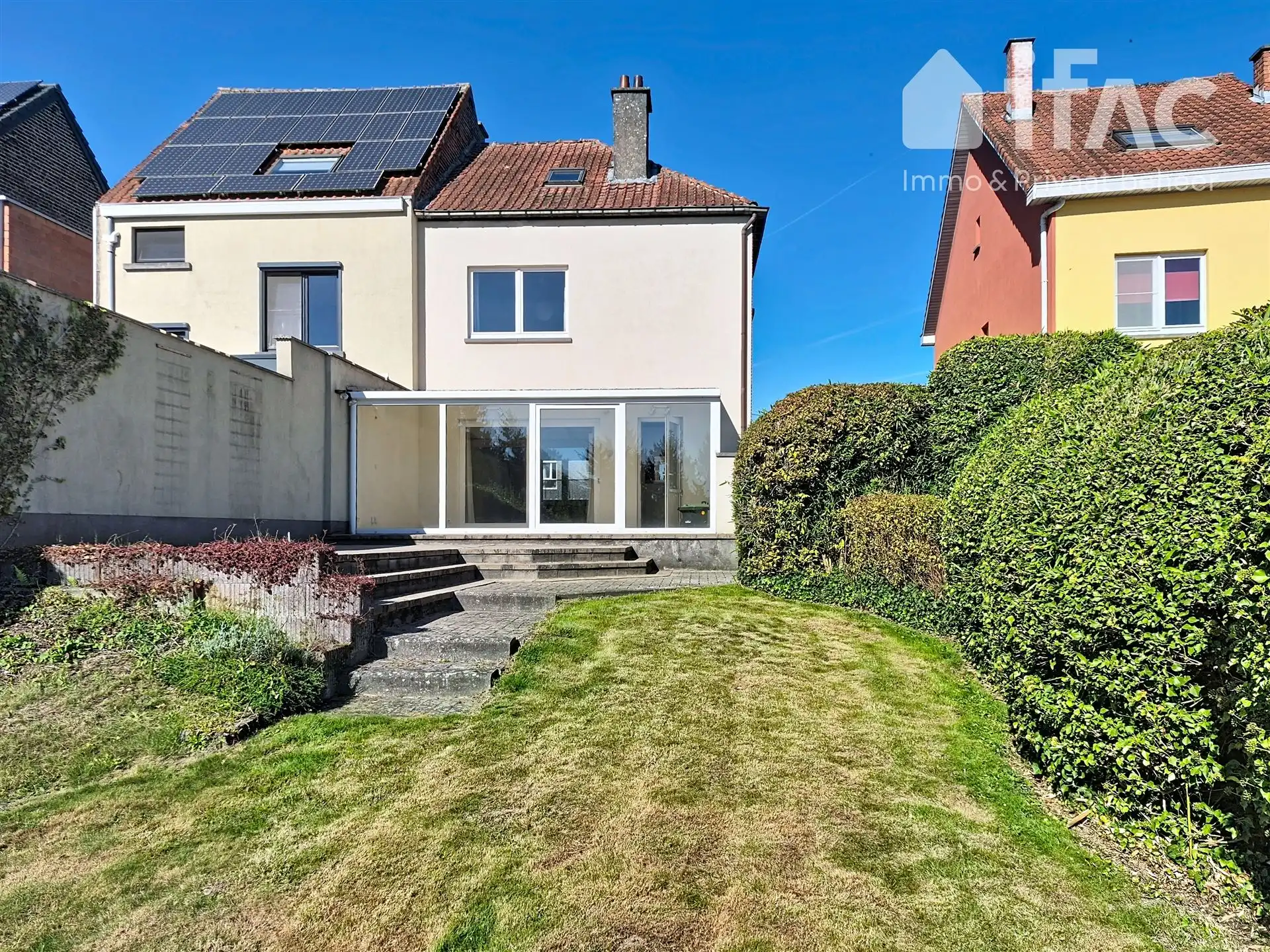 Mooi 3-gevel woning in centrum met parking&garage op 4a70ca foto 3