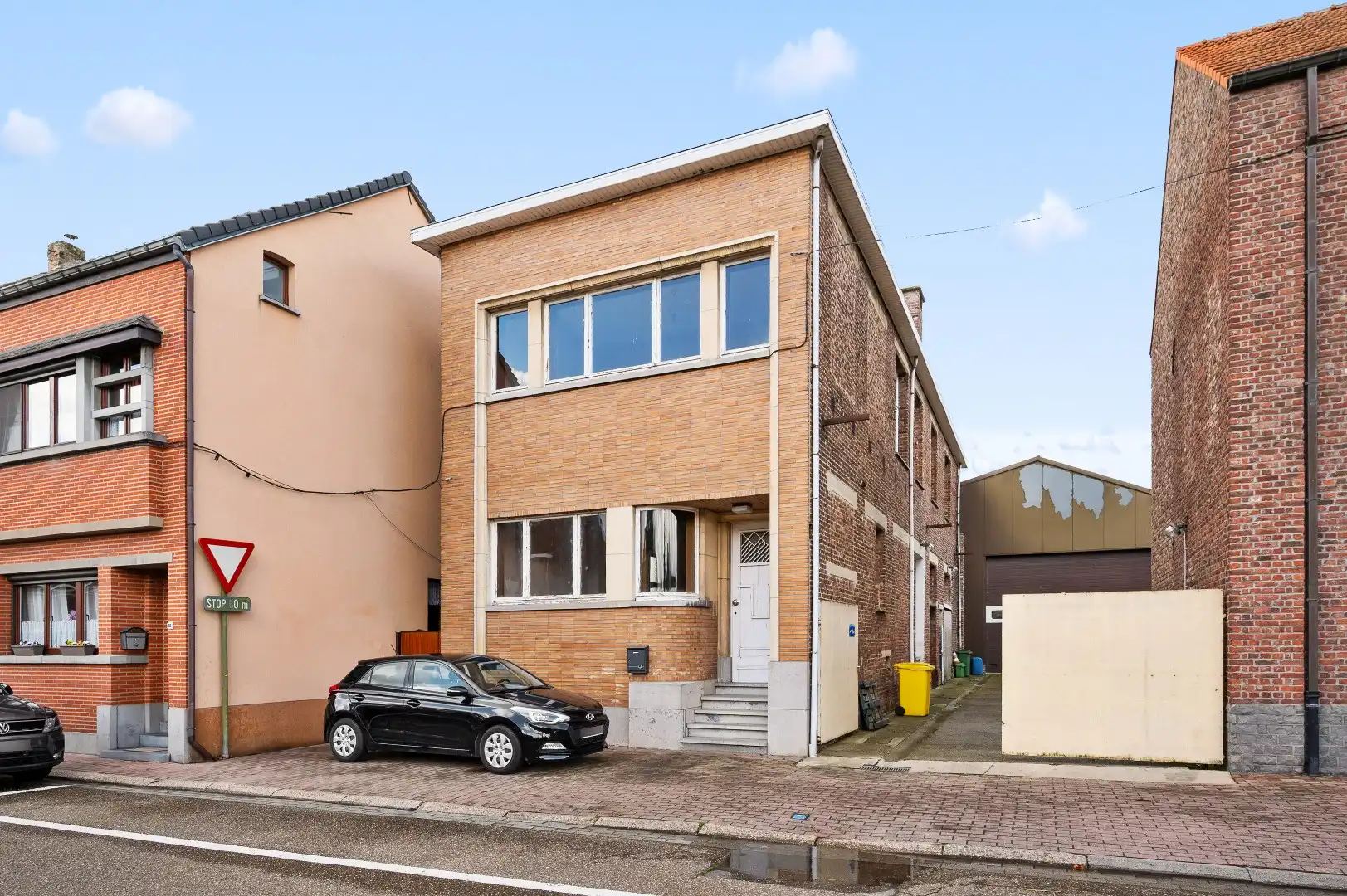 Te renoveren woning met ruime loods en stockagemogelijkheden  foto 2