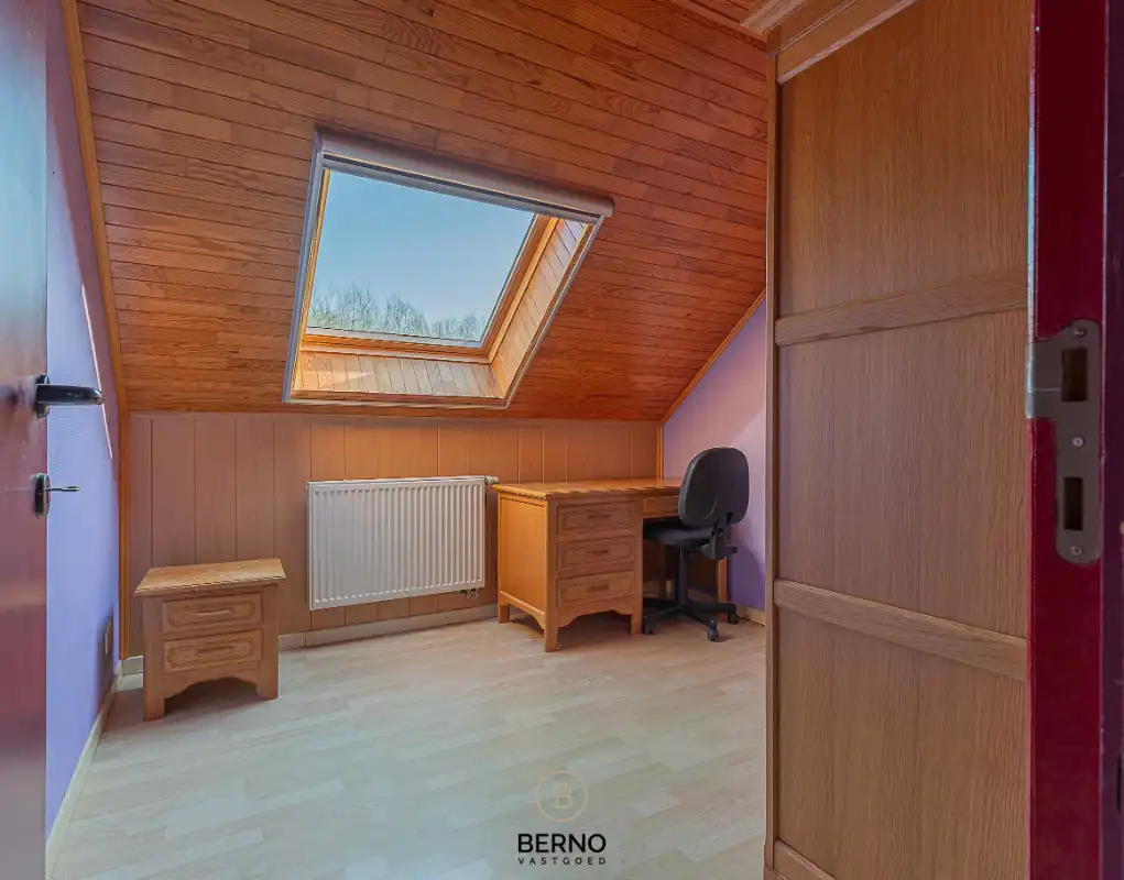 Ruime halfopen bebouwing met bijgebouw foto 16