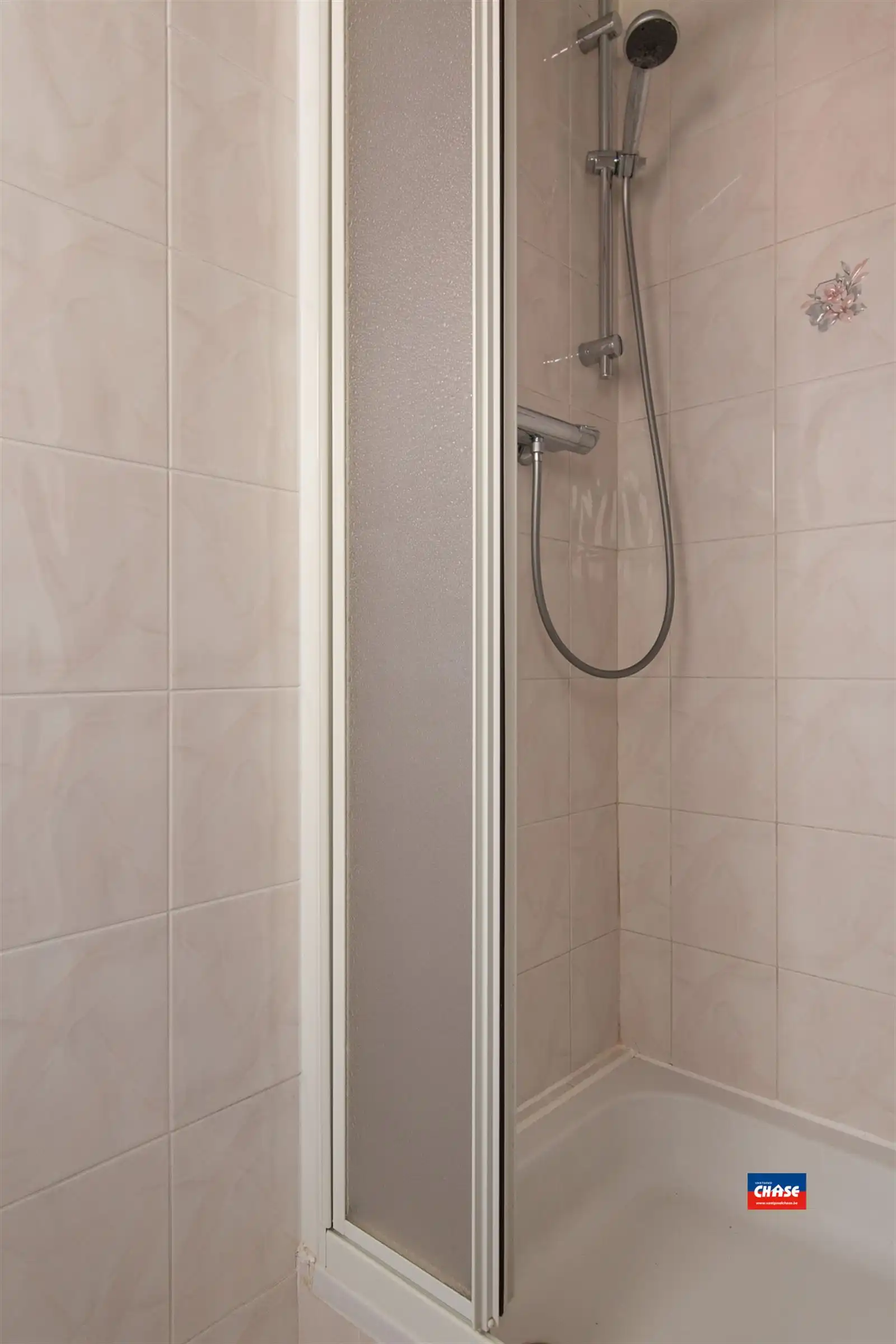Rijwoning met 2 slaapkamers, tuin en werkruimte foto 8