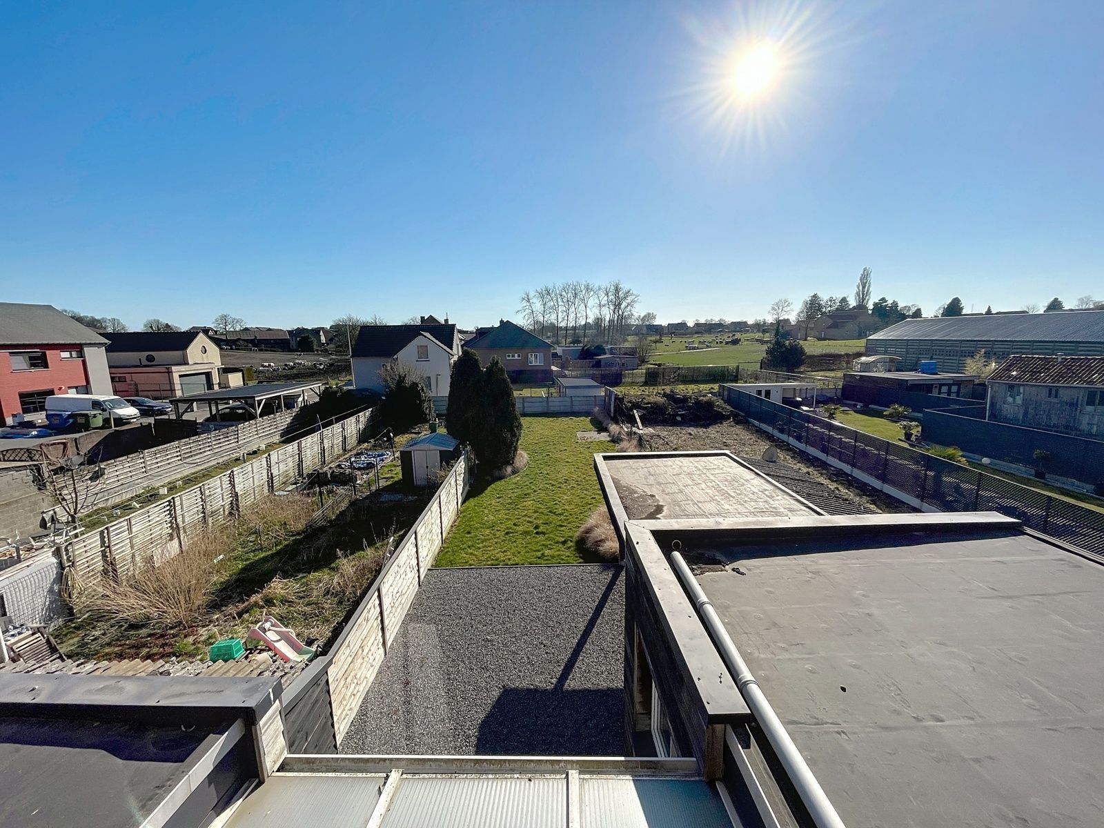 Ruim, gerenoveerd en zuinig huis met praktijk/handelsruimte foto 17