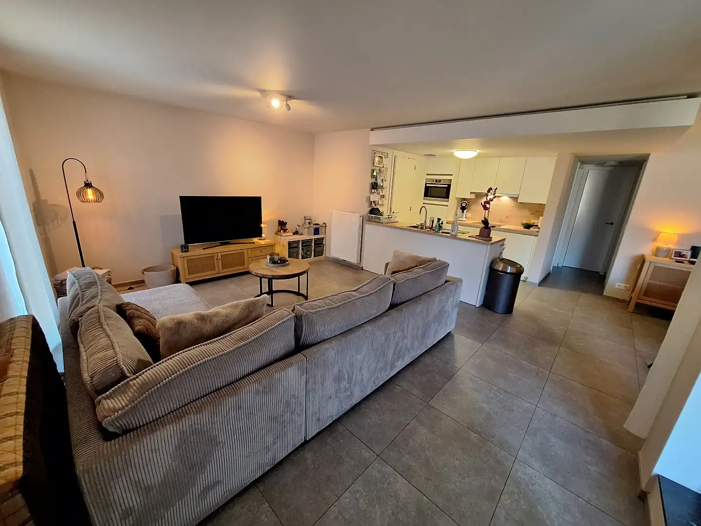 Luxe appartement met 2 ruime SLK,  een terras en een private autostaanplaats foto 4