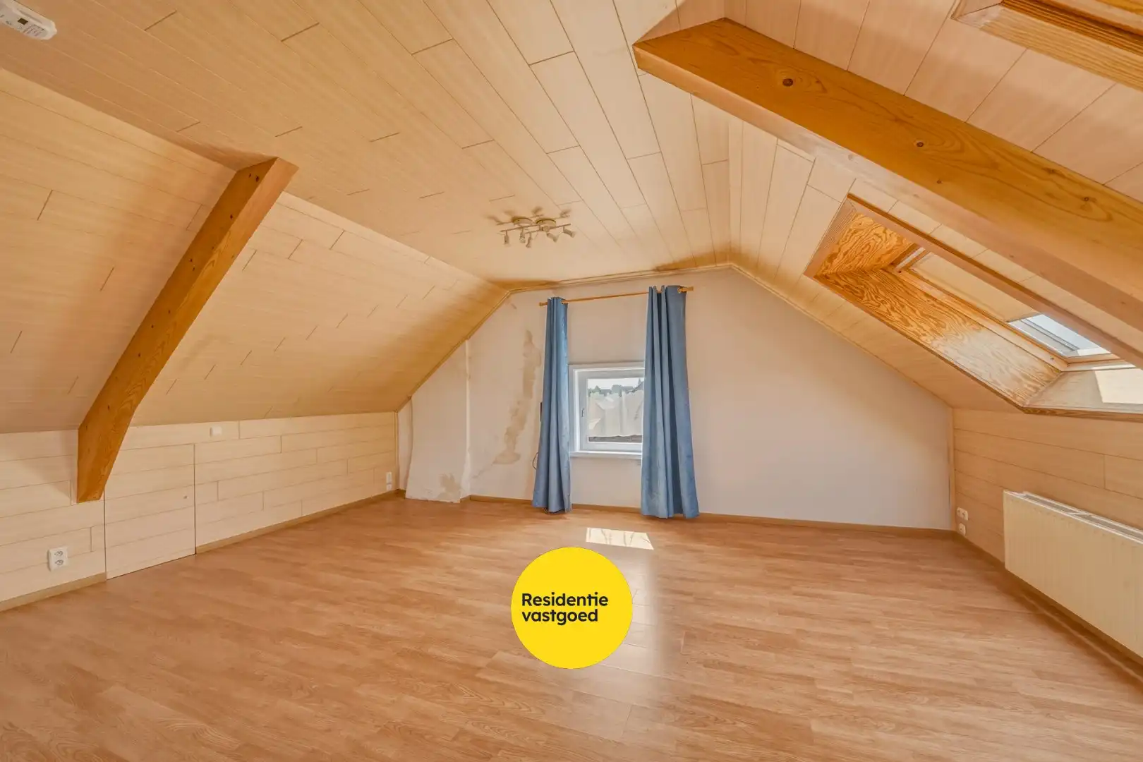 Ruime halfopen woning met 4 slaapkamers, tuin en garage foto 22