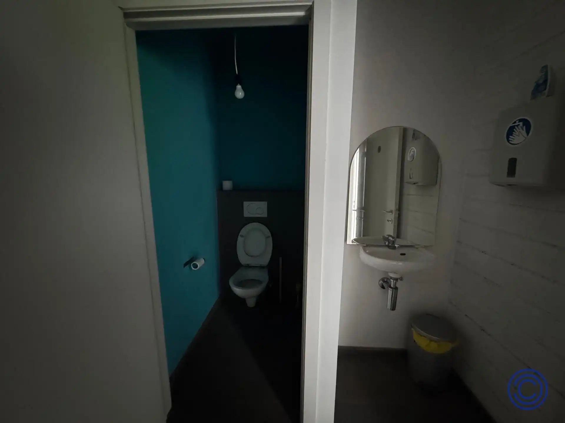 Magazijn met kantoorruimte te huur op toplocatie – perfect voor efficiënte bedrijfsactiviteiten. foto 12