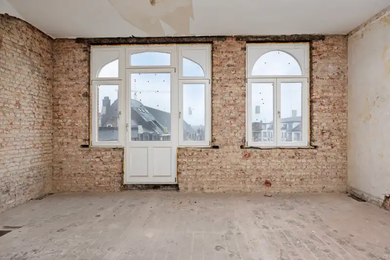 Pand met authentieke gevel op toplocatie – 422 m² renovatiepotentieel foto 4