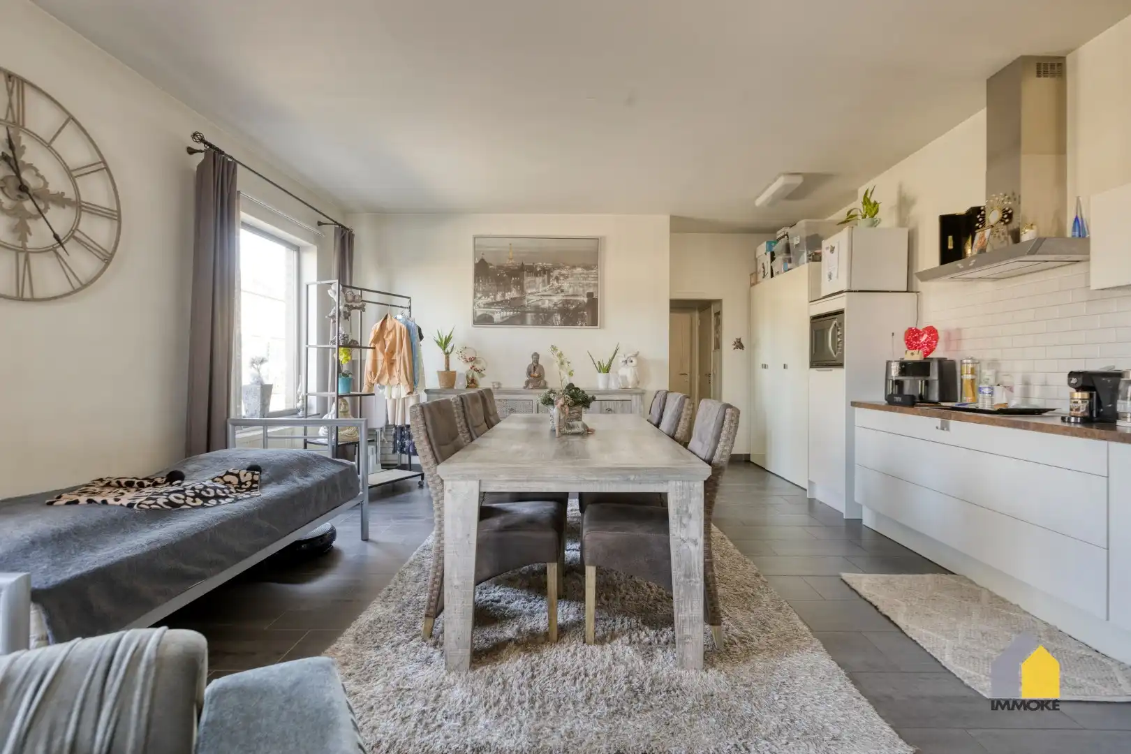 Gelijkvloers appartement (91 m²) in centrum met 1 slpk en parking. foto 4