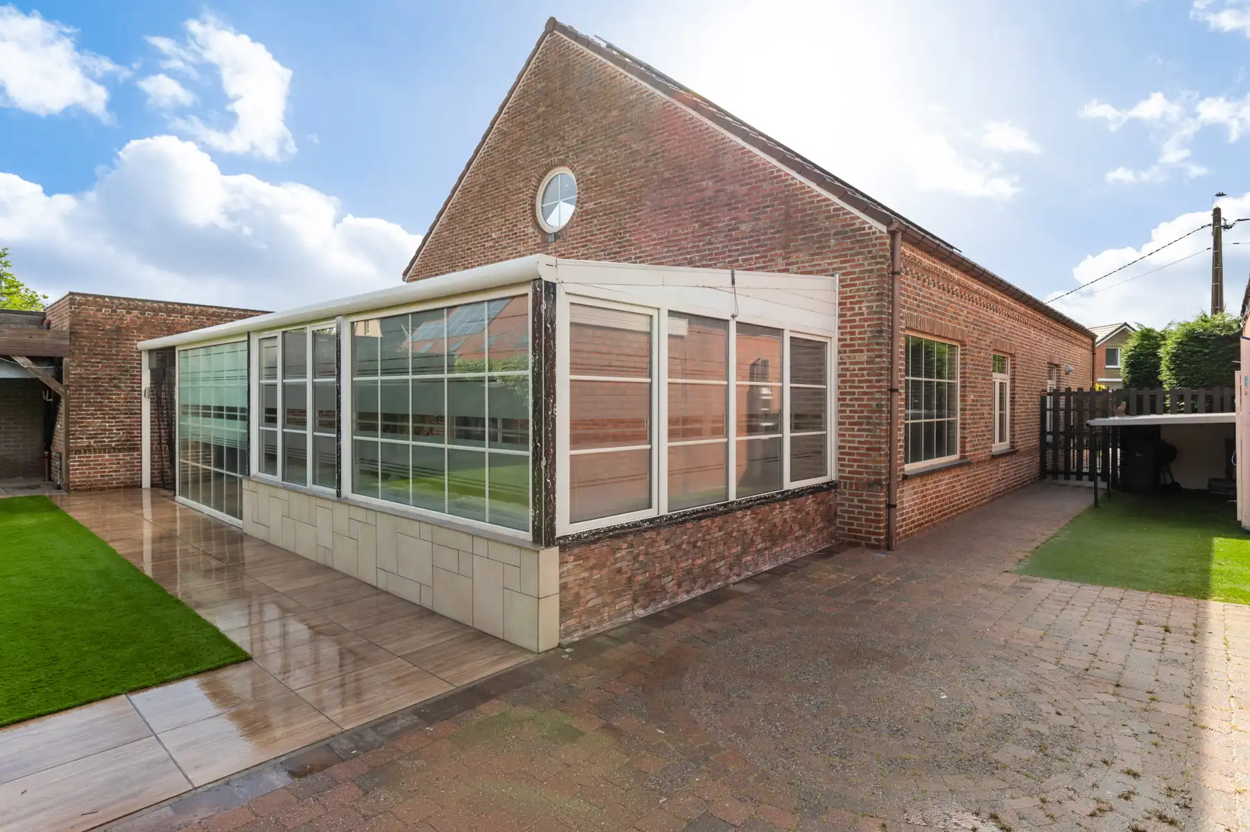 Ruime woning met 4 slpks, 2 bdks, garage en tuin foto 24
