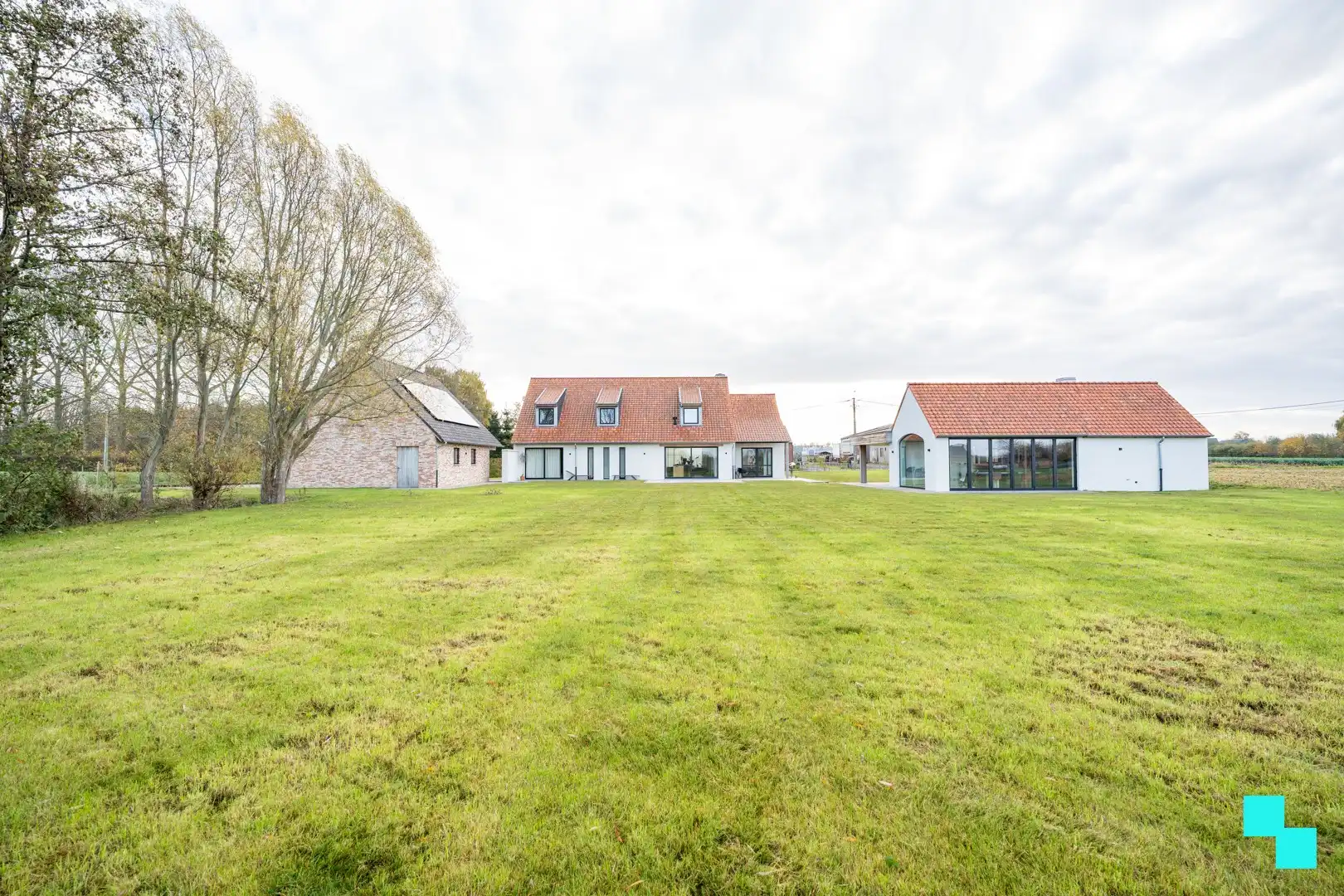 Landelijk gelegen te Ardooie: unieke nieuwbouwwoning (2023) met twee bijgebouwen op een perceel van 5.000 m² foto 3