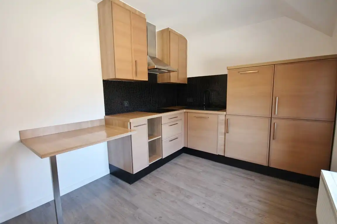 Appartement met 2 slaapkamers, dakterras en parkeer gelegenheid. foto 2