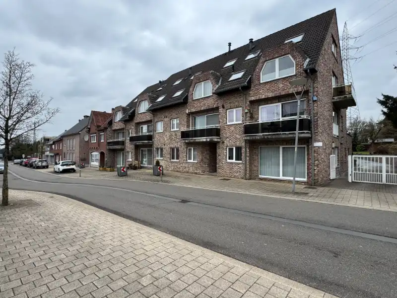 Mooie duplex met groot terras en carport in centrum Houthalen foto {{pictureIndex}}
