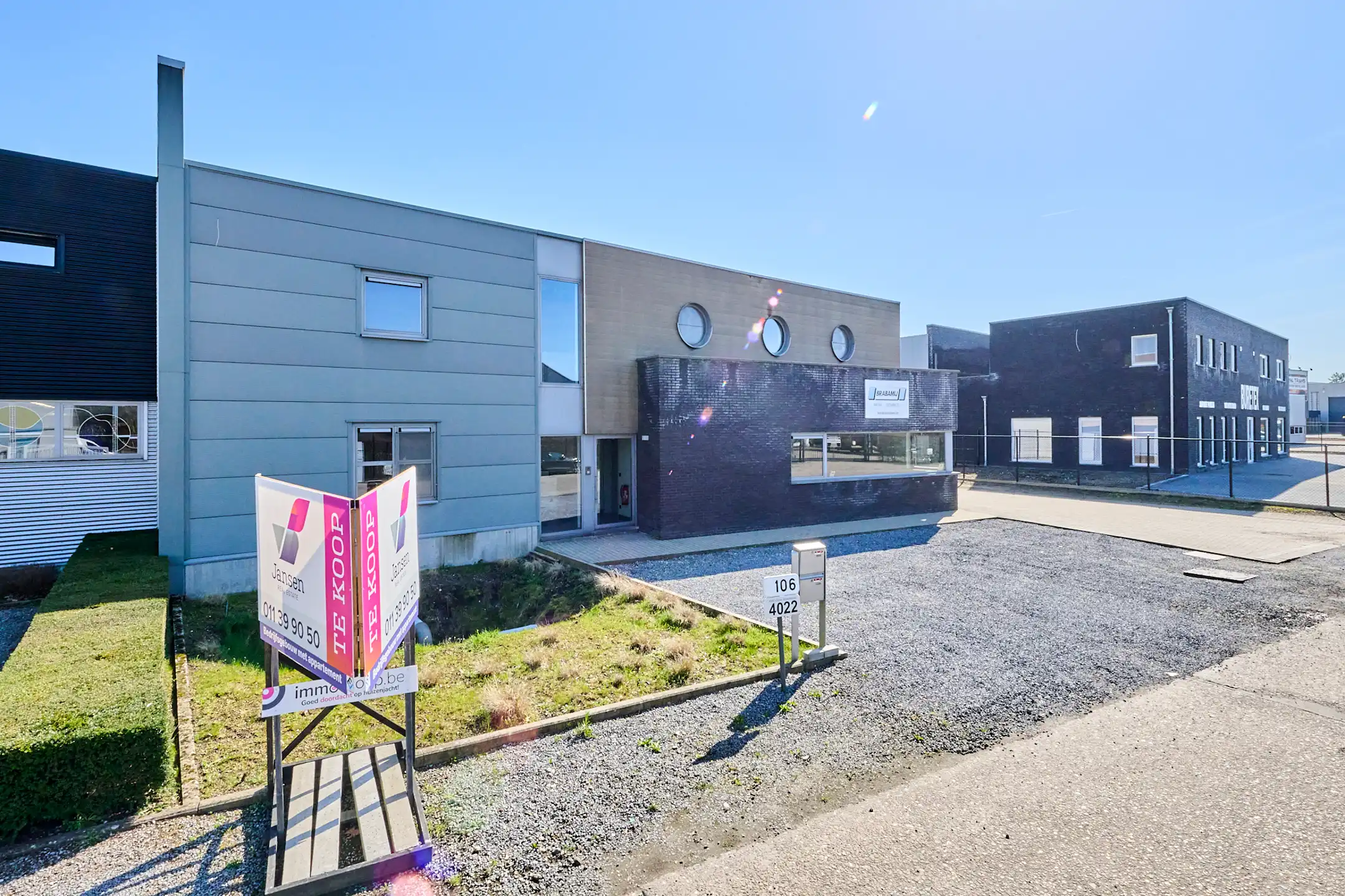 MULTIFUNCTIONEEL BEDRIJFSGEBOUW MET APPARTEMENT EN BUITENTERREIN foto 16