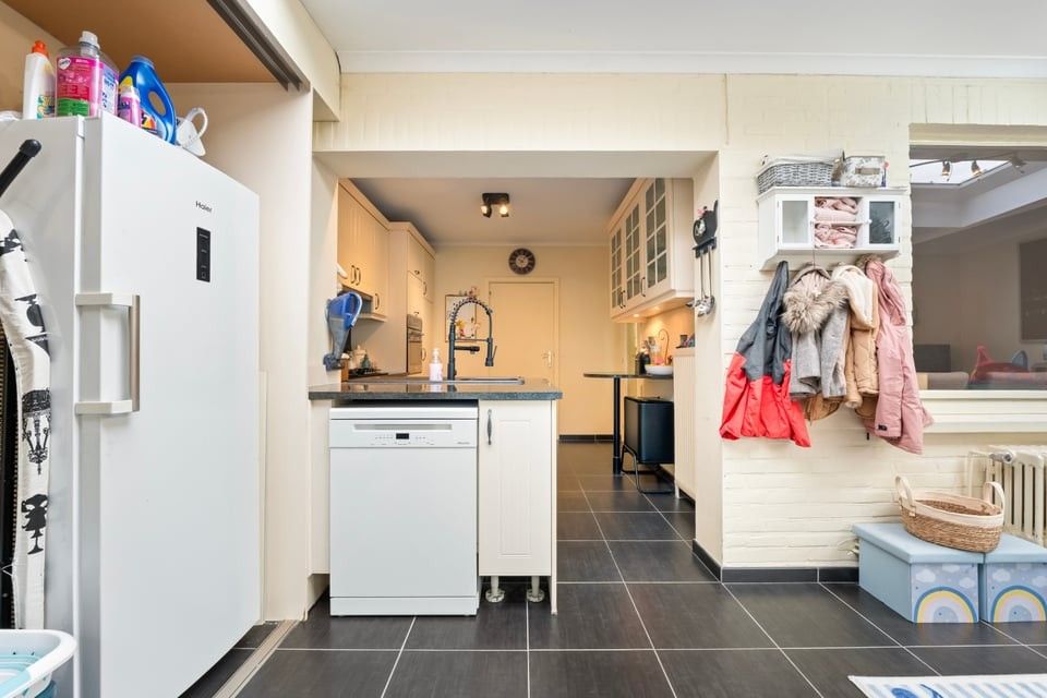 ENERGIEZUINIGE GEZINSWONING MET GARAGE VLAKBIJ HET CENTRUM VAN SINT-TRUIDEN foto 11