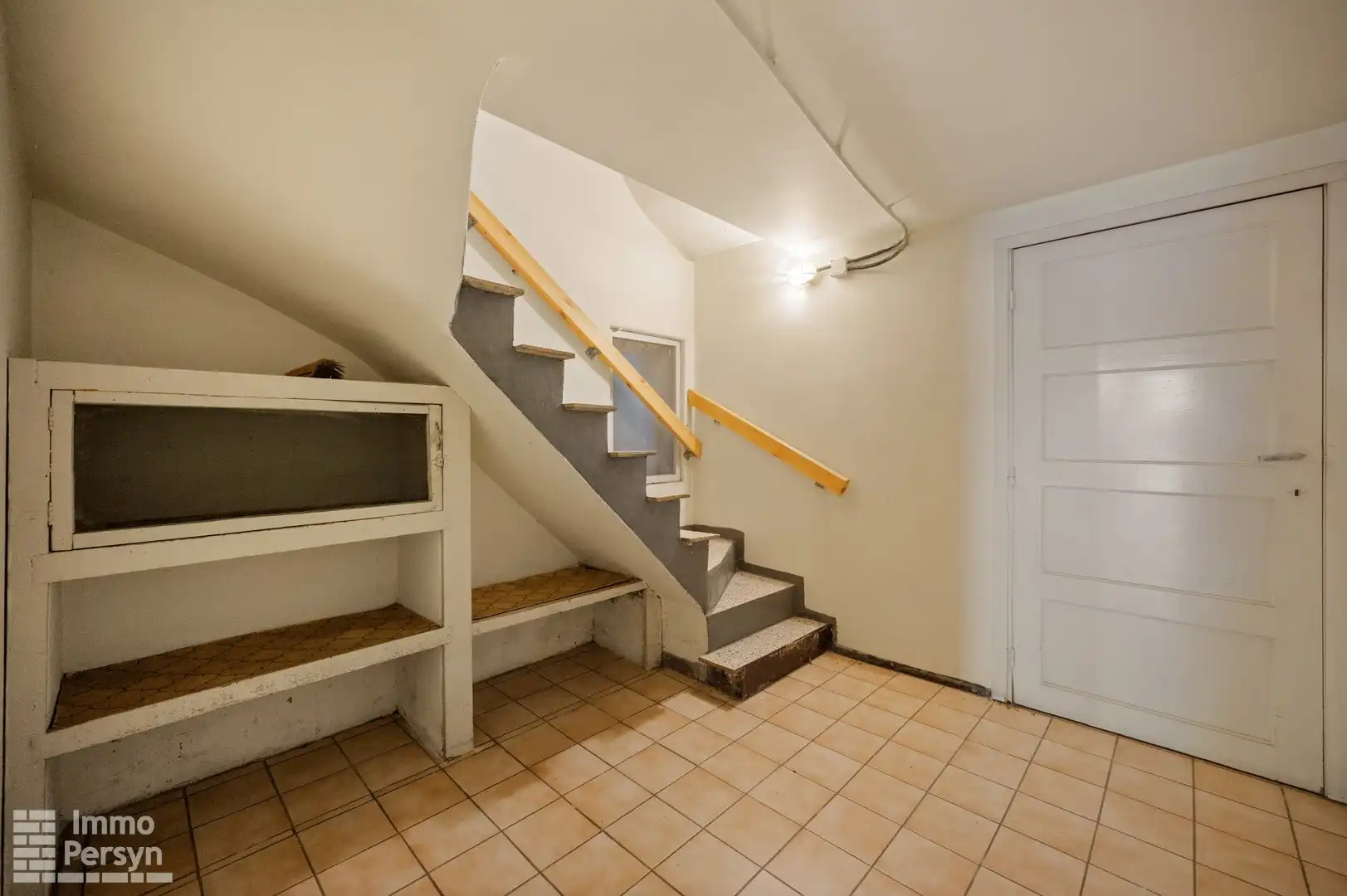 Woning met loods op een commerciële ligging foto 20