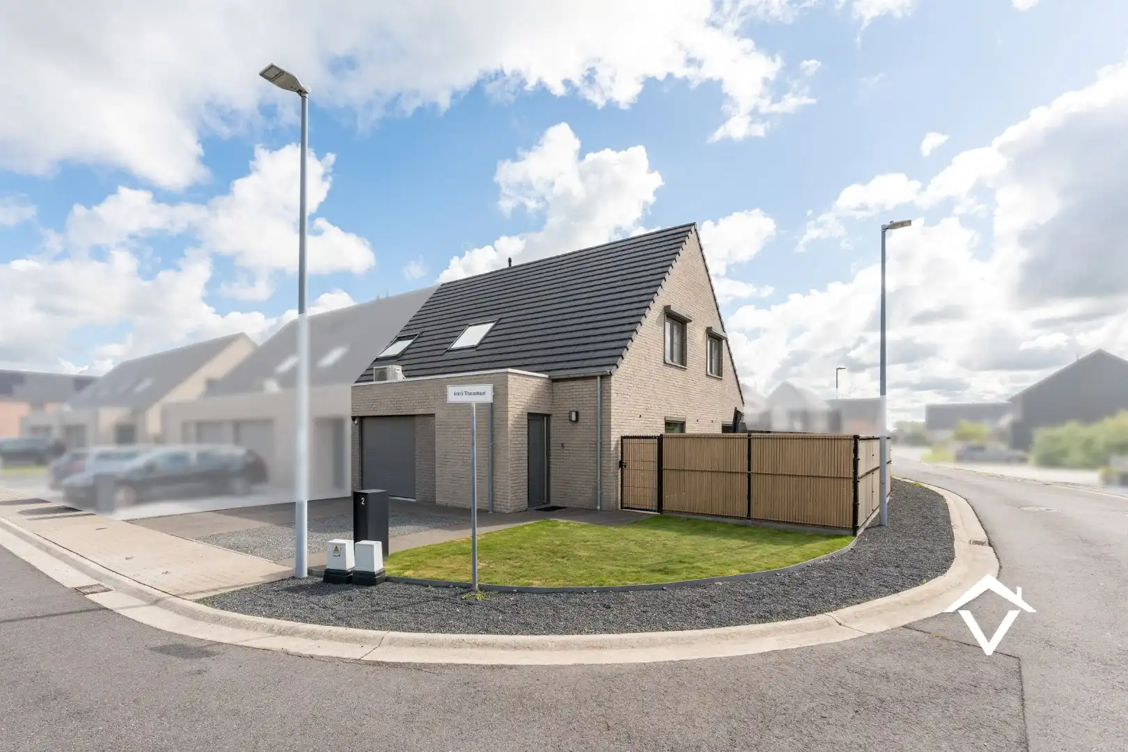 Instapklare woning met 3 slaapkamers en garage te Middelkerke foto {{pictureIndex}}