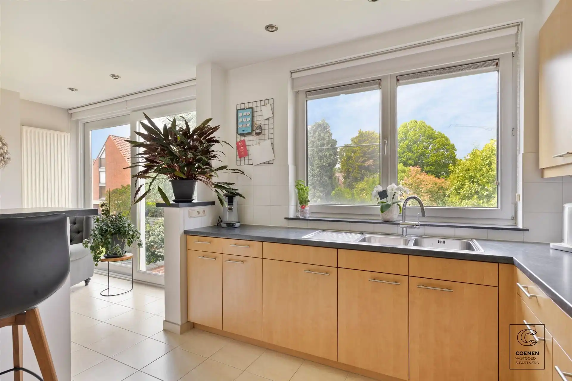 Instapklare bel-étage van 180 m² met 3 slpk's te Ekeren! foto 8