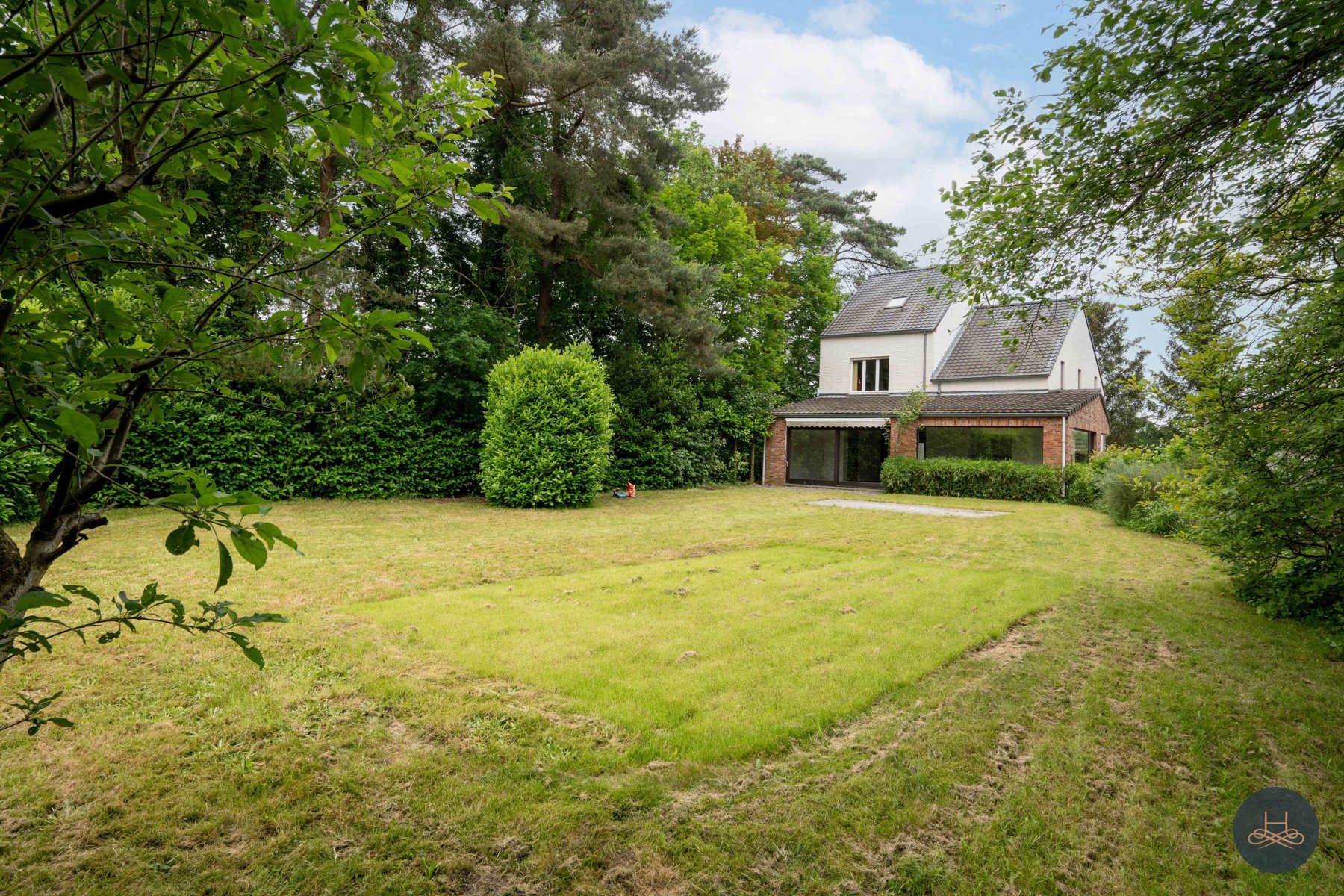 Achterliggende gezinswoning op rustgevend perceel foto 21