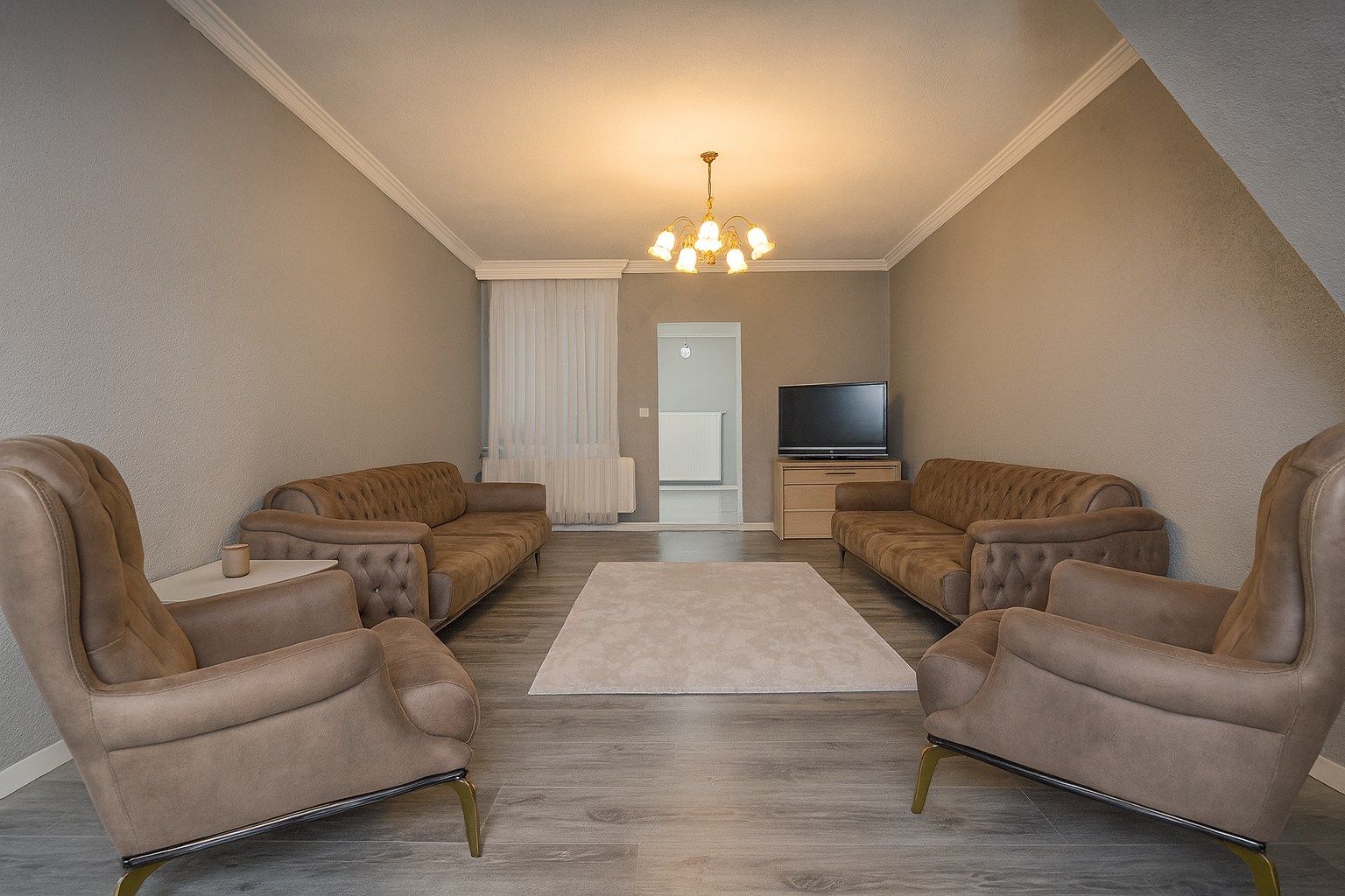 Te koop: Instapklare centraal gelegen gezinswoning met 4 slaapkamers én EPC B in hartje Sint-Niklaas! foto 4