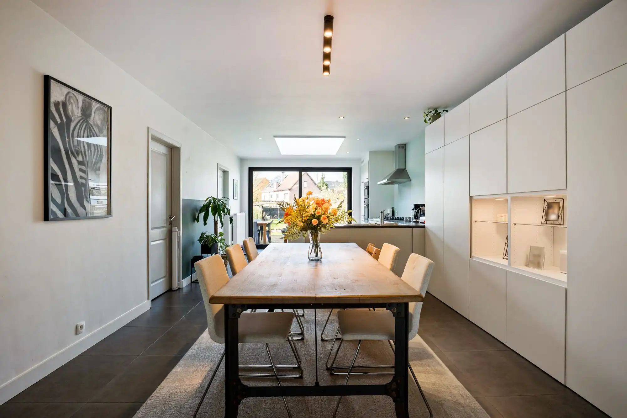 Ruimte, licht en comfort - De ideale gezinswoning met 4 slaapkamers en tuin in Brasschaat! foto {{pictureIndex}}