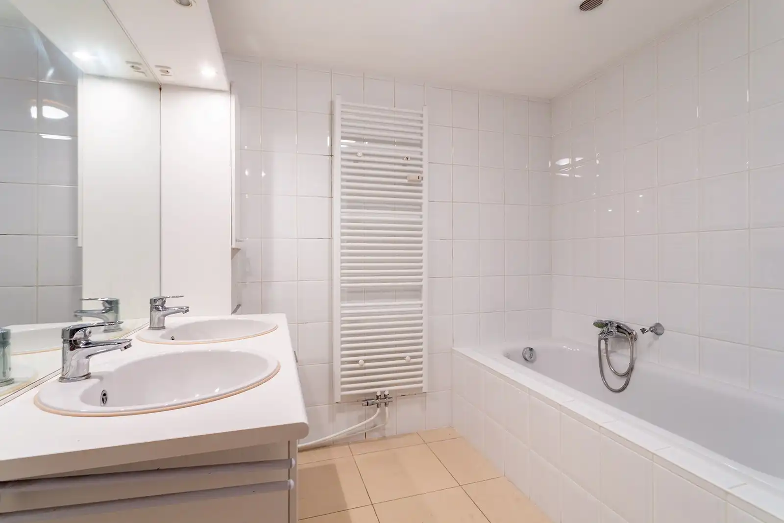 Uiterst ruim vierslaapkamer appartement tussen het Stadspark en de Theaterbuurt!  foto 25