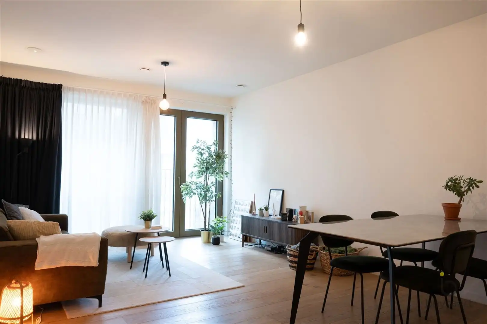 Stijlvol 1-slaapkamer appartement met terras en zicht op Kempisch Dok foto 2